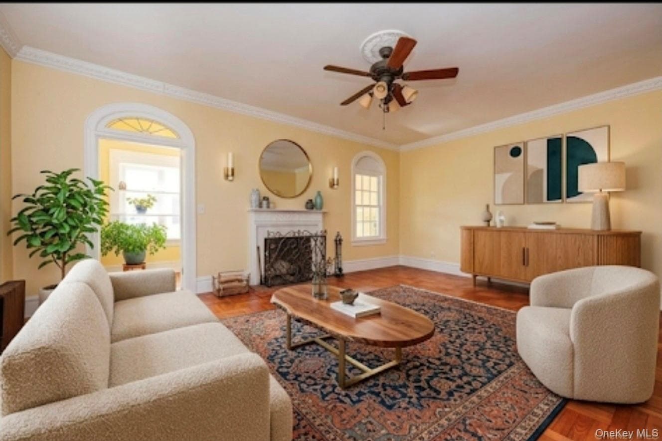 211 Laurelton Boulevard thumbnail 6