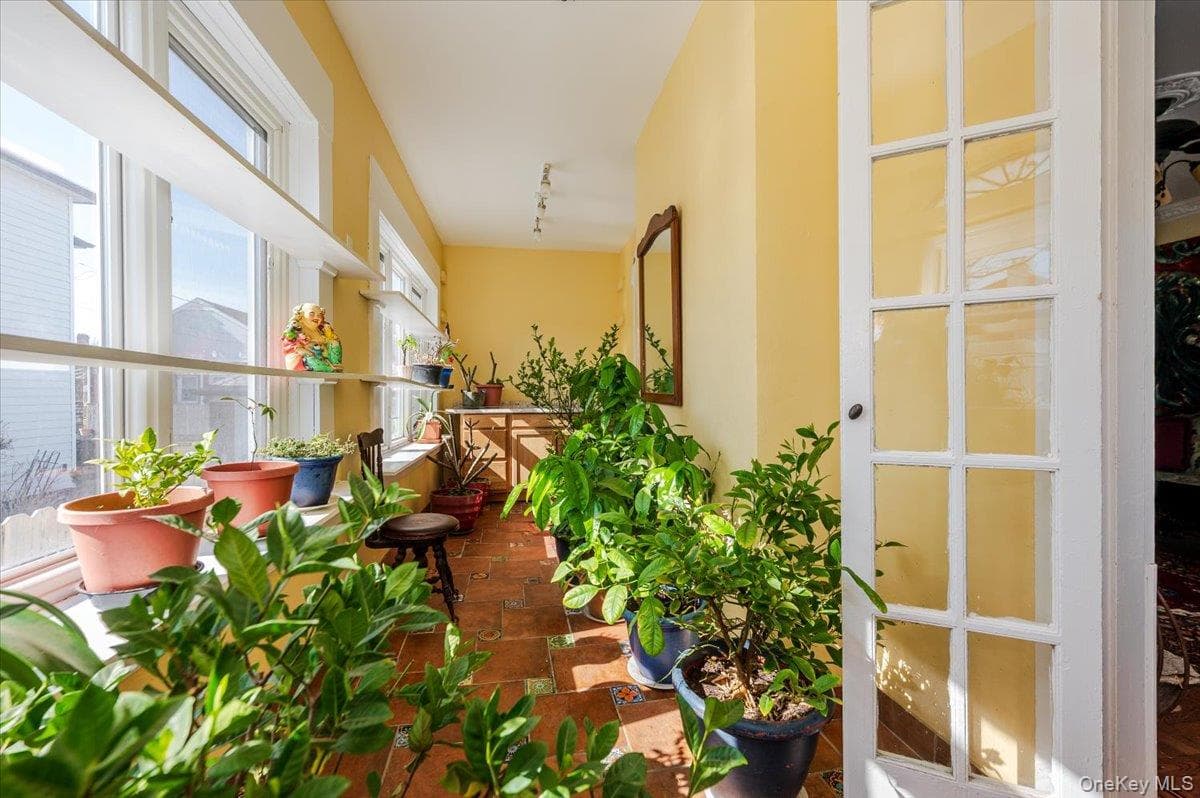 211 Laurelton Boulevard thumbnail 9