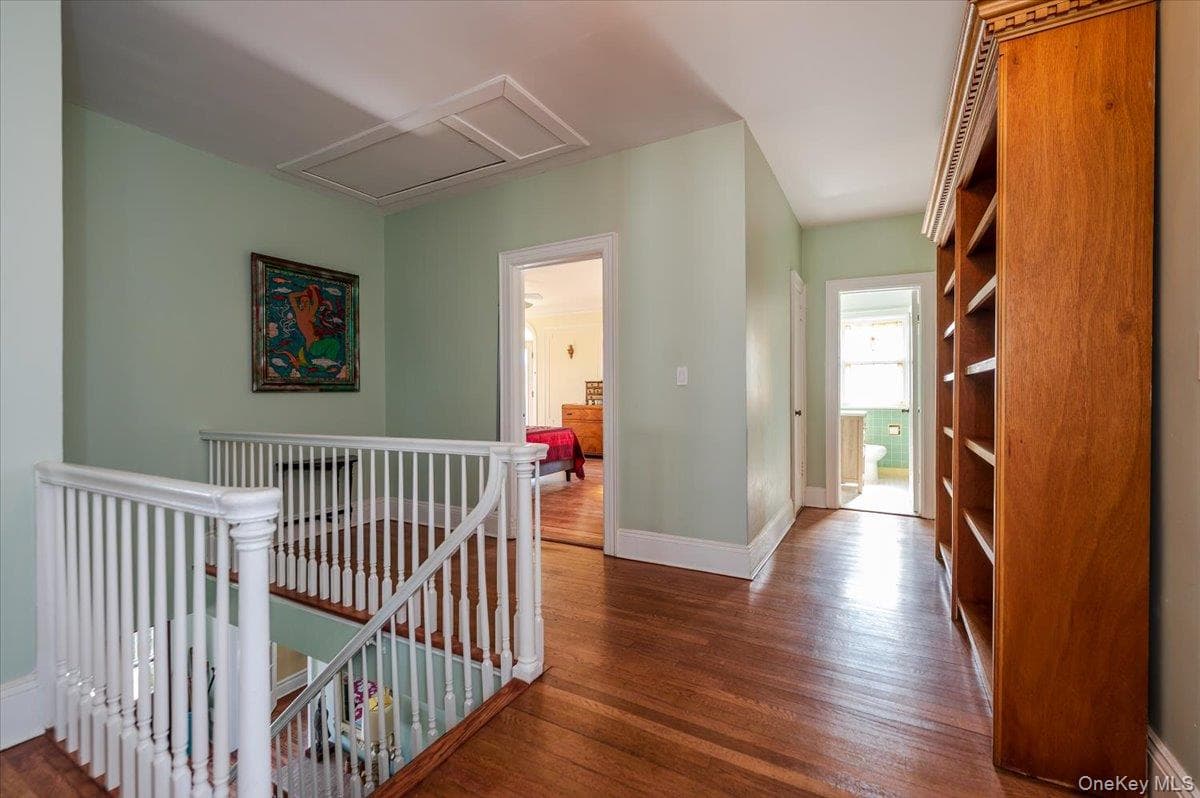 211 Laurelton Boulevard thumbnail 19