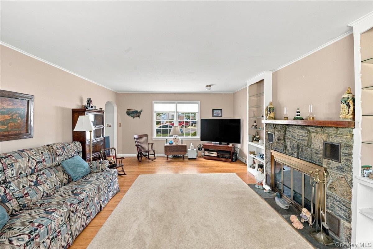 297 Maple Avenue thumbnail 5