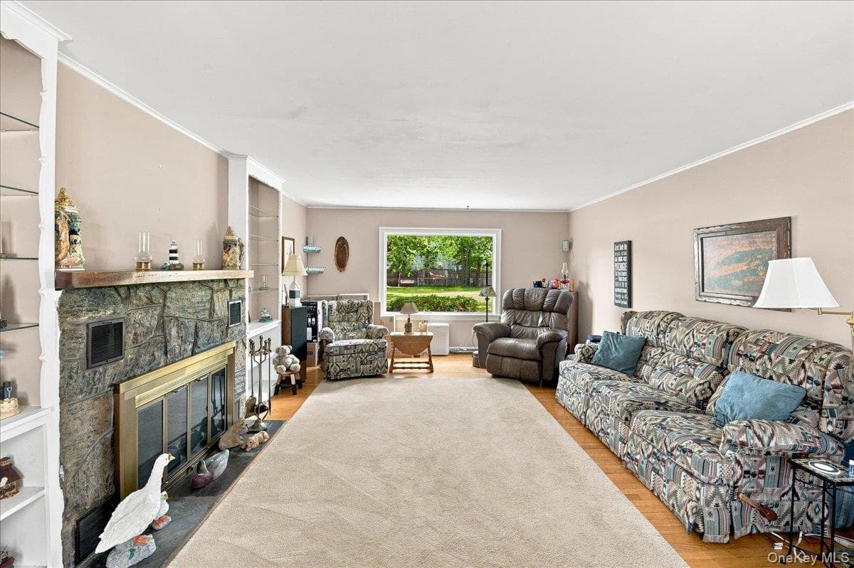 297 Maple Avenue thumbnail 4