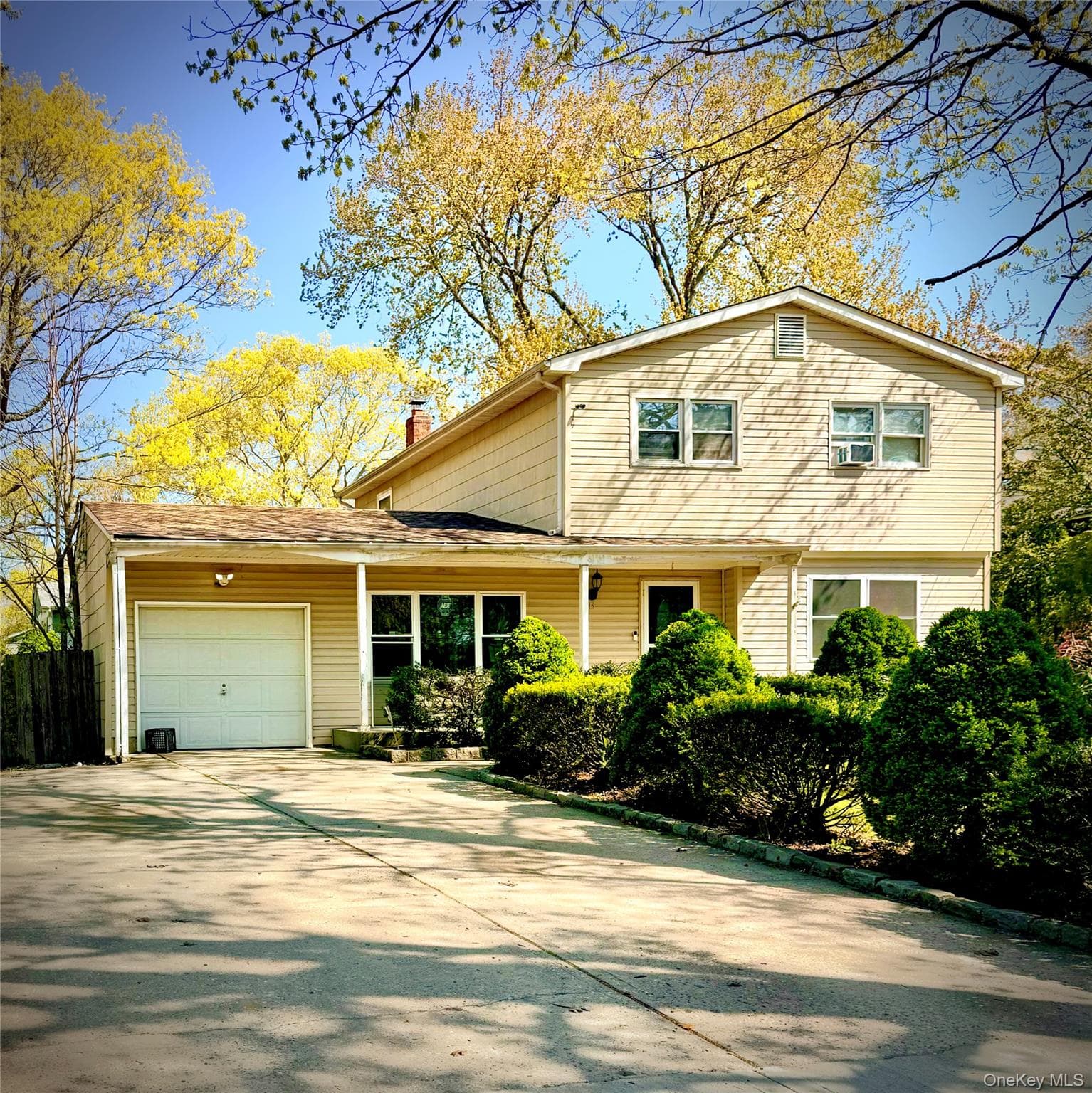 13 Hampton Avenue photo 1