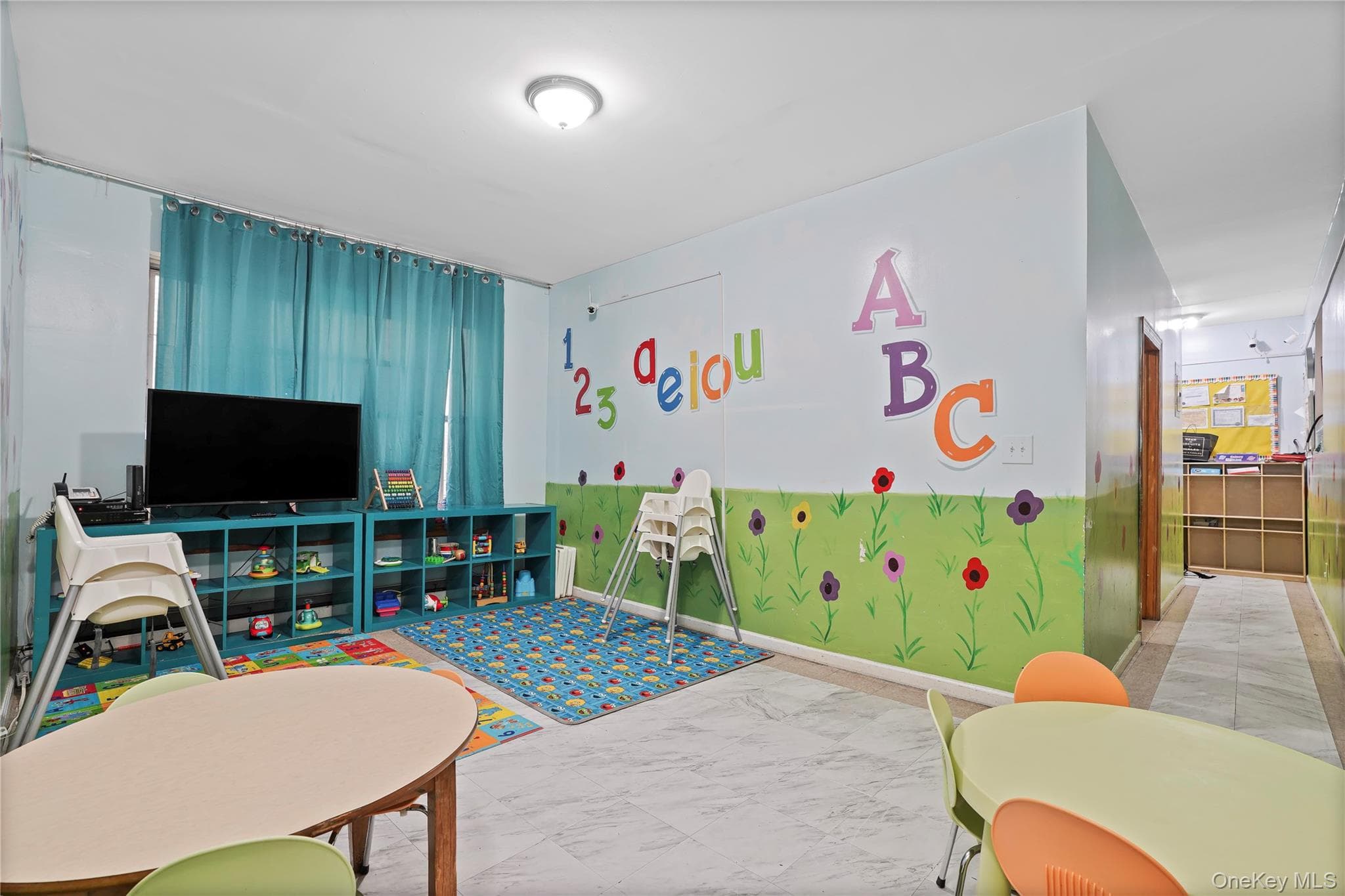 309 Bedford Park Boulevard thumbnail 23
