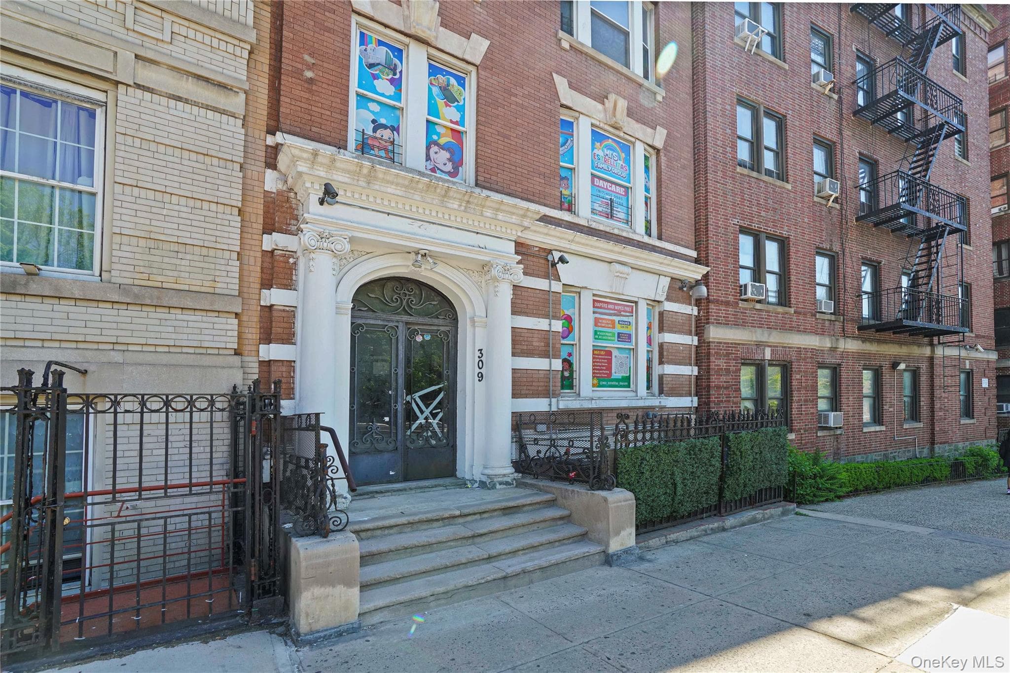 309 Bedford Park Boulevard thumbnail 4