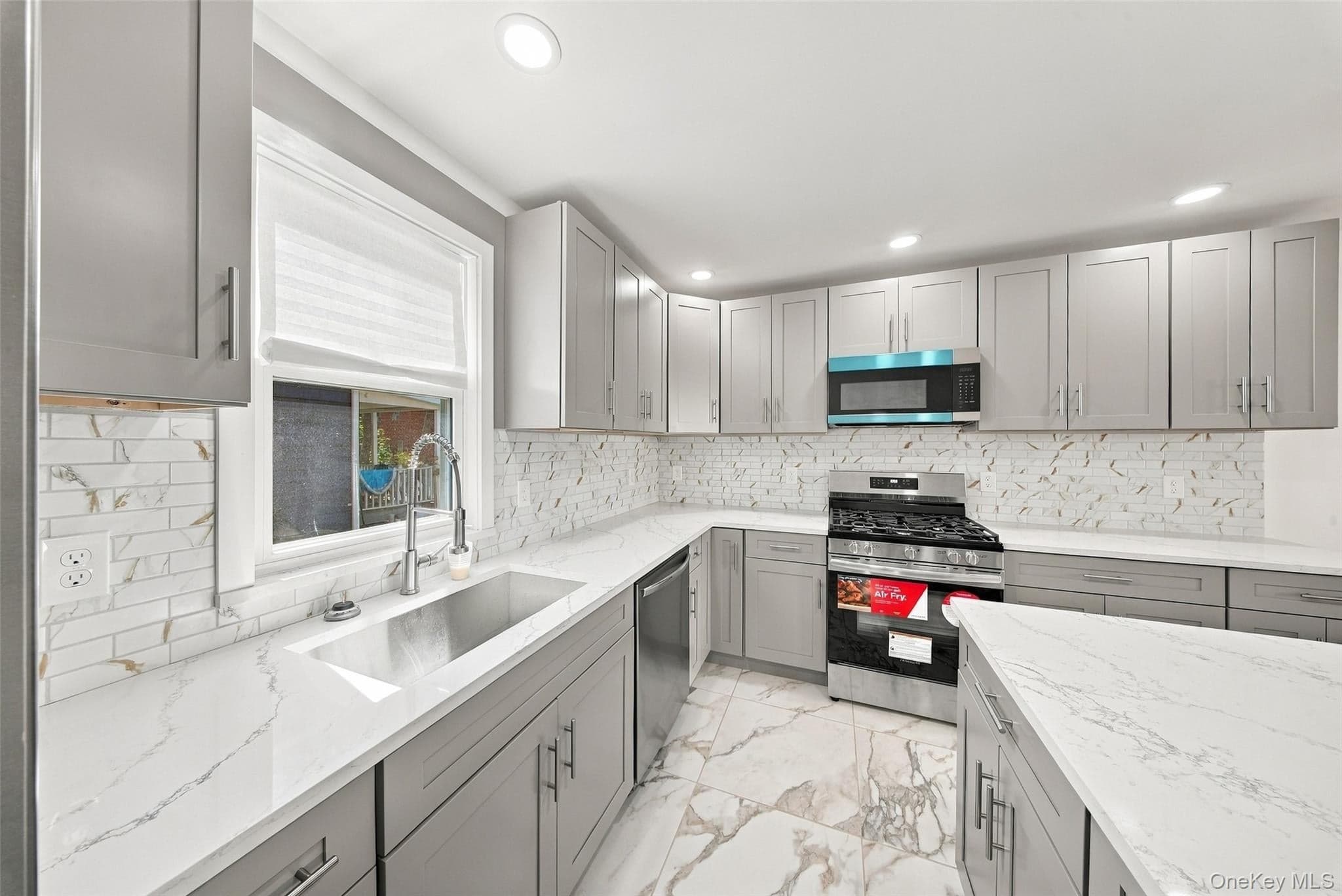210 W Main Street thumbnail 3
