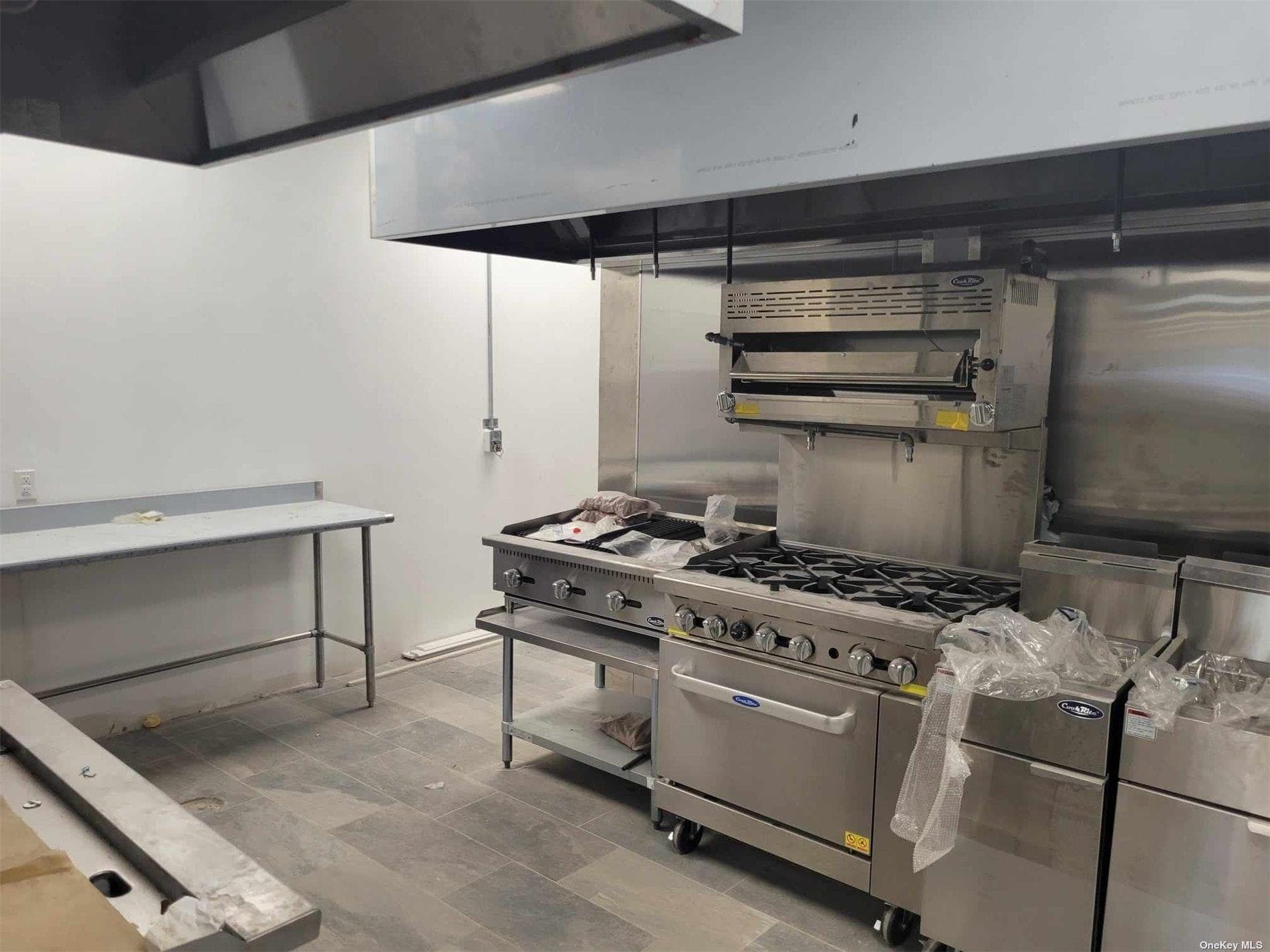 472 Suffolk Avenue Unit: A thumbnail 11