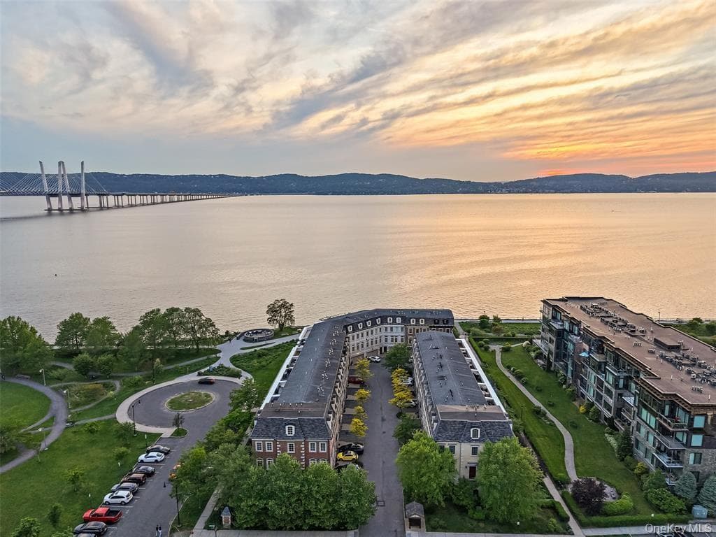 12 Rivers Edge Drive, Tarrytown