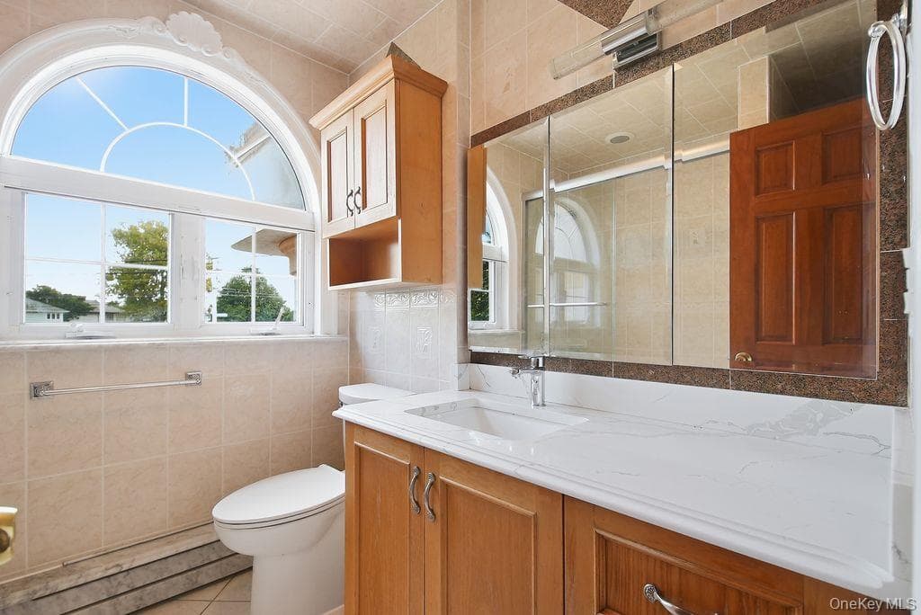 1072 Hicksville Road thumbnail 12