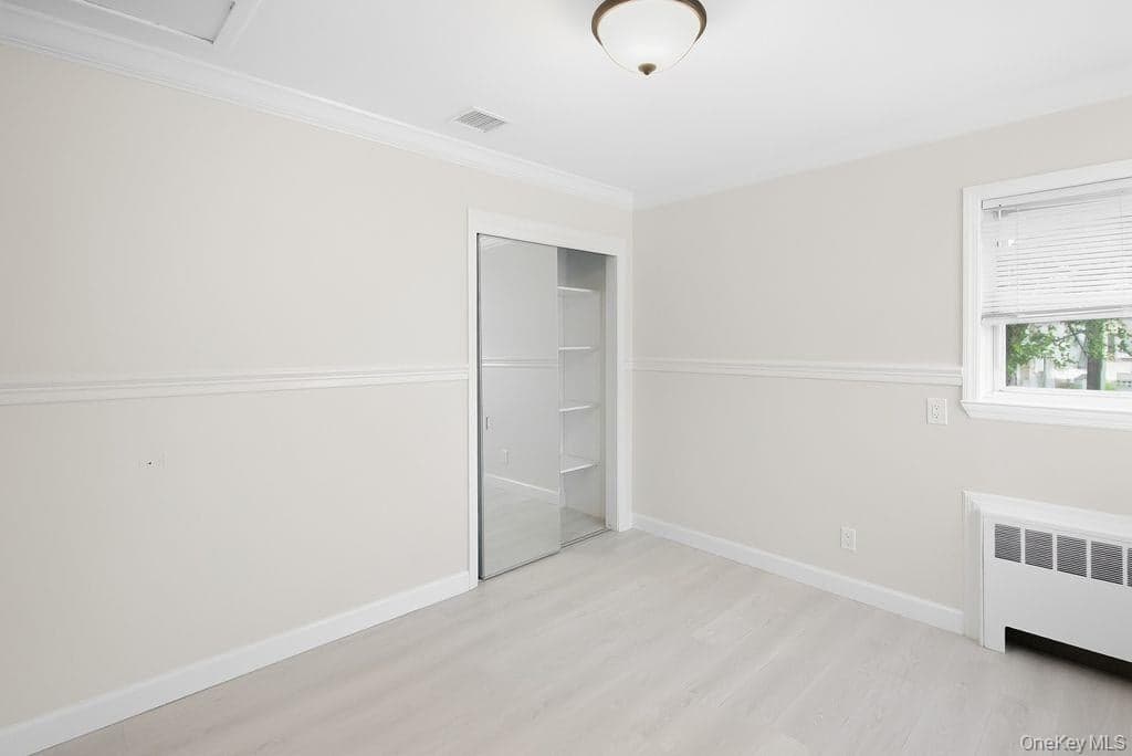 1072 Hicksville Road thumbnail 18