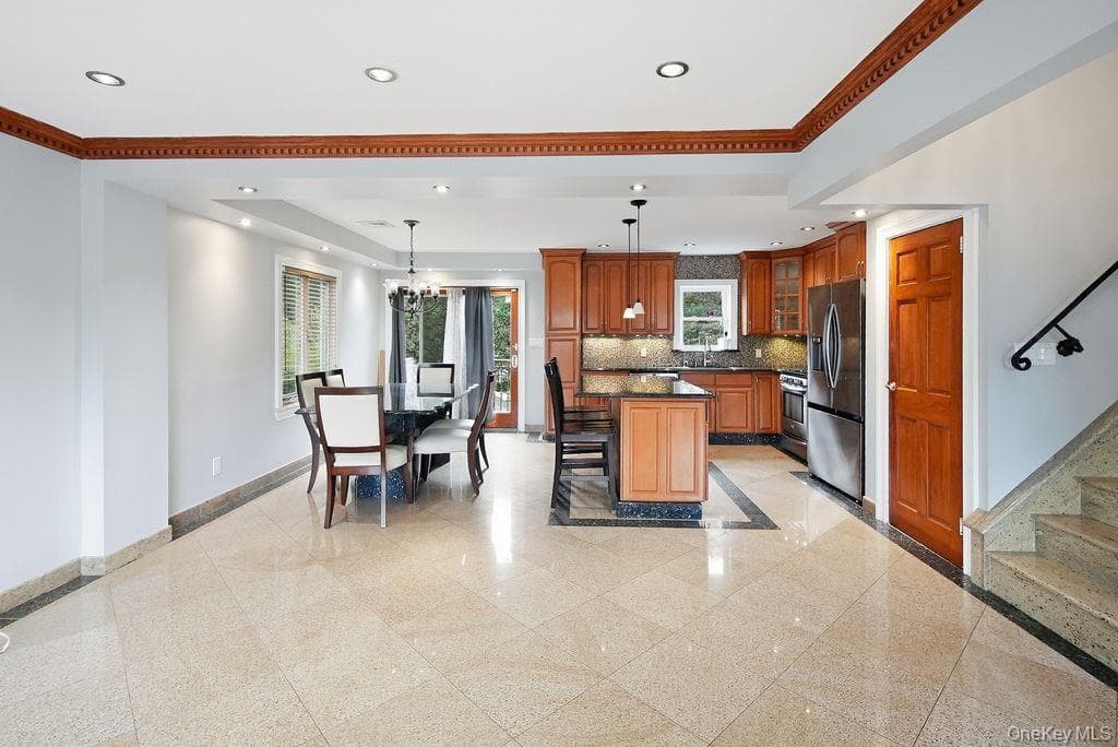 1072 Hicksville Road thumbnail 5