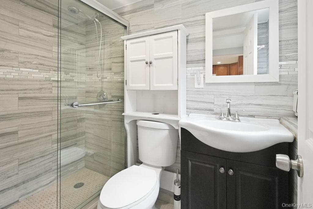 1072 Hicksville Road thumbnail 27