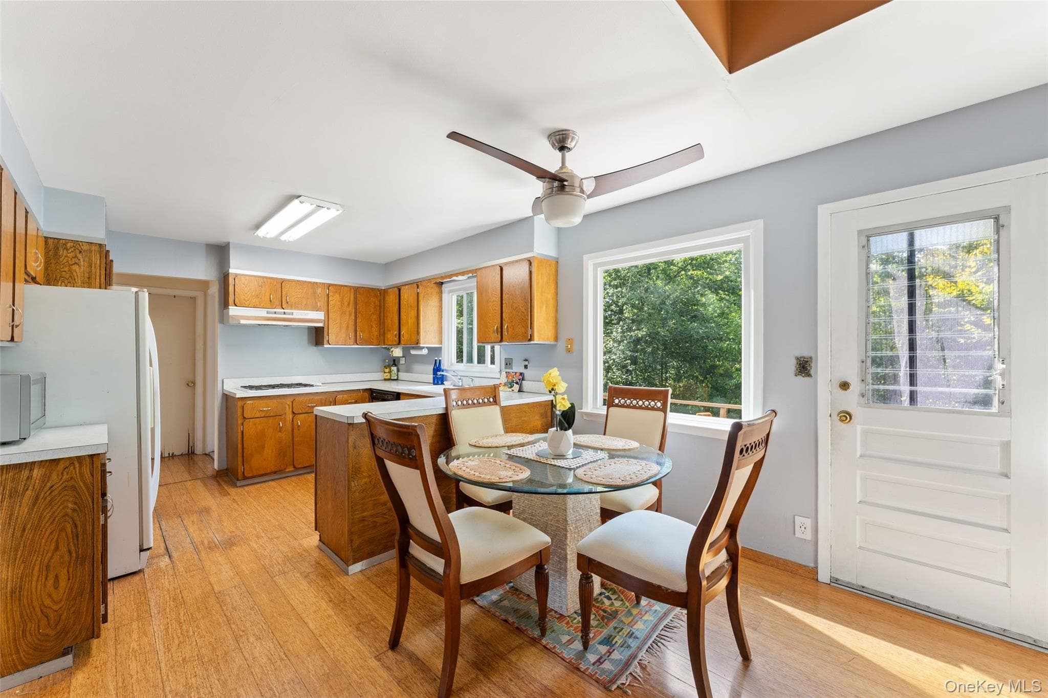 16 Cadillac Drive thumbnail 9
