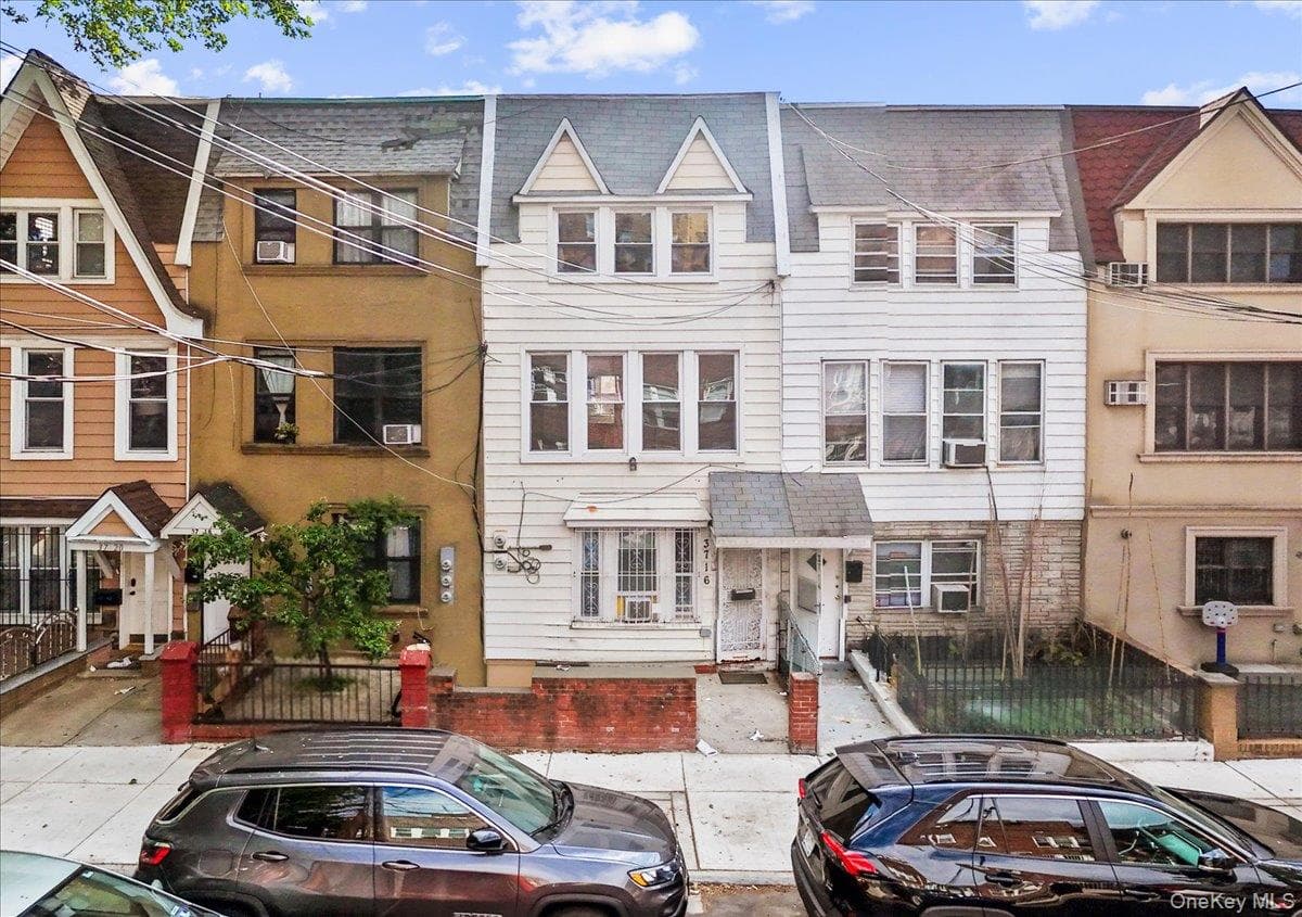 3716 68th Street, Woodside