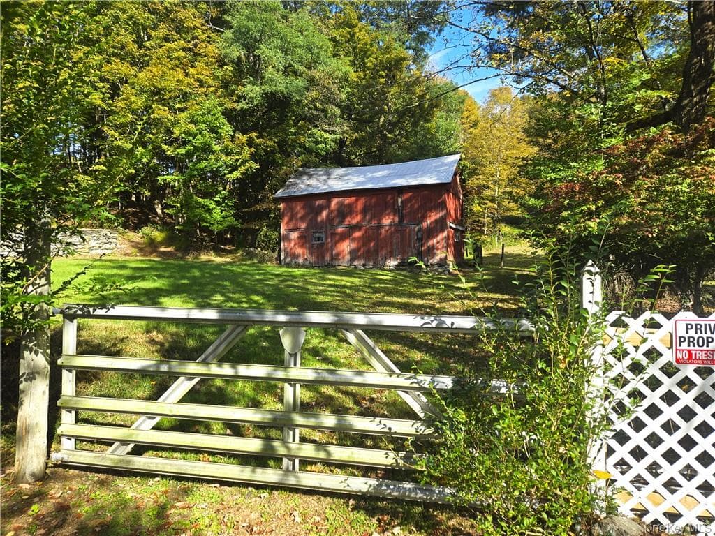 303 Hicks Hill Road thumbnail 9