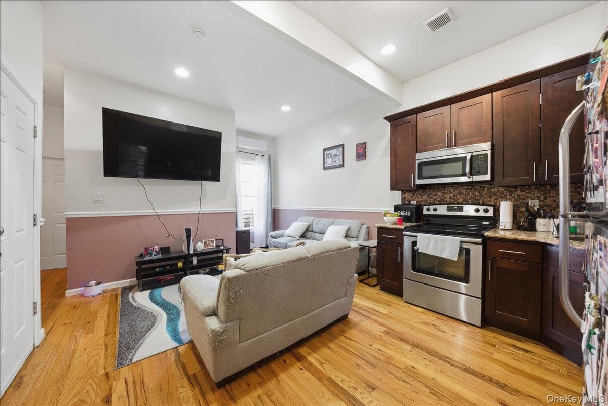1268 Findlay Avenue thumbnail 15