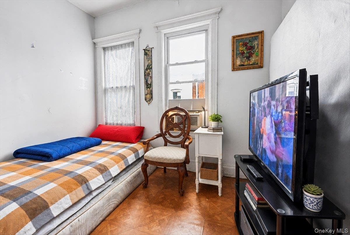 243 Crescent ST thumbnail 6