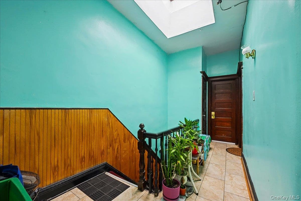 243 Crescent ST thumbnail 11