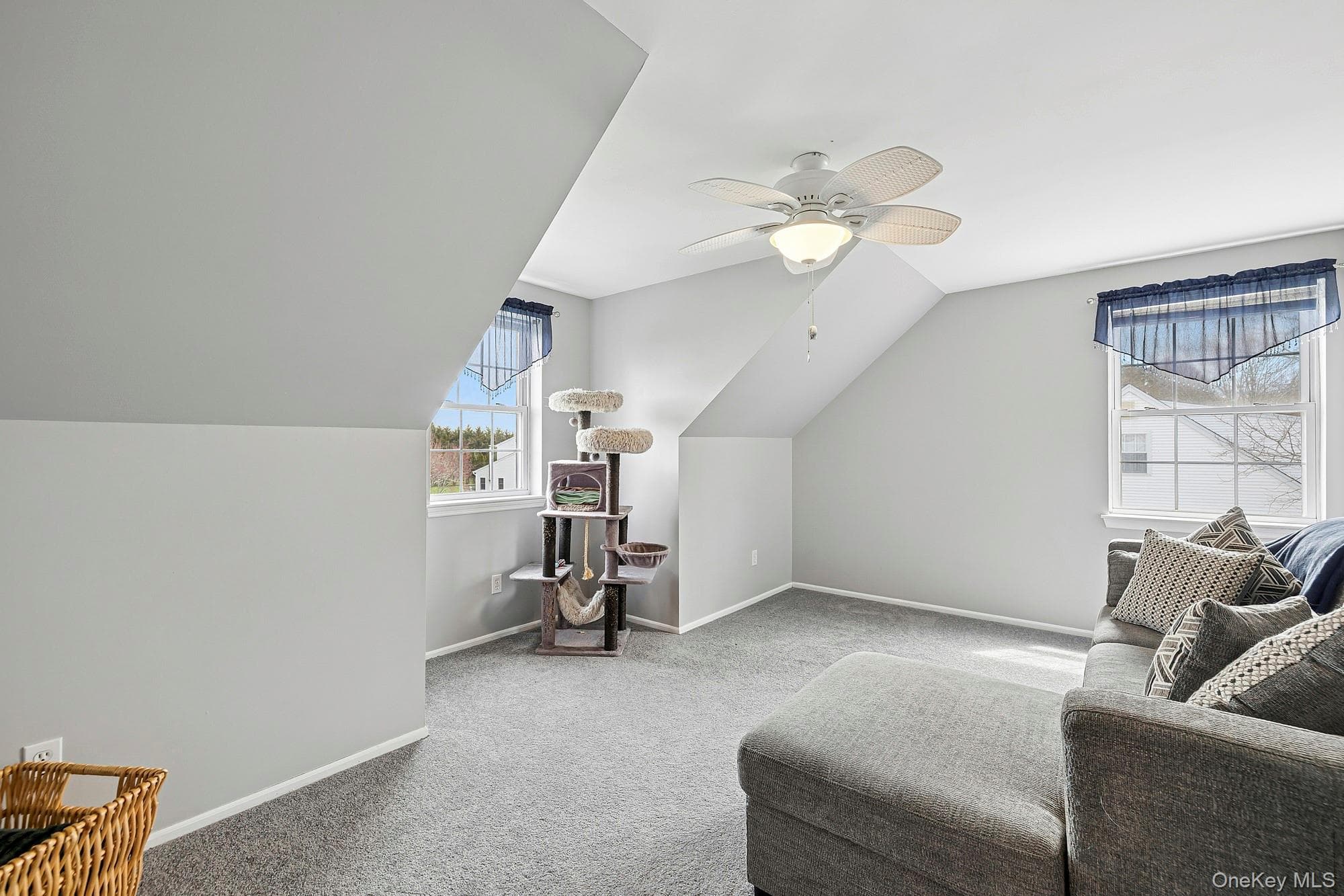 240 Lisa Drive thumbnail 7