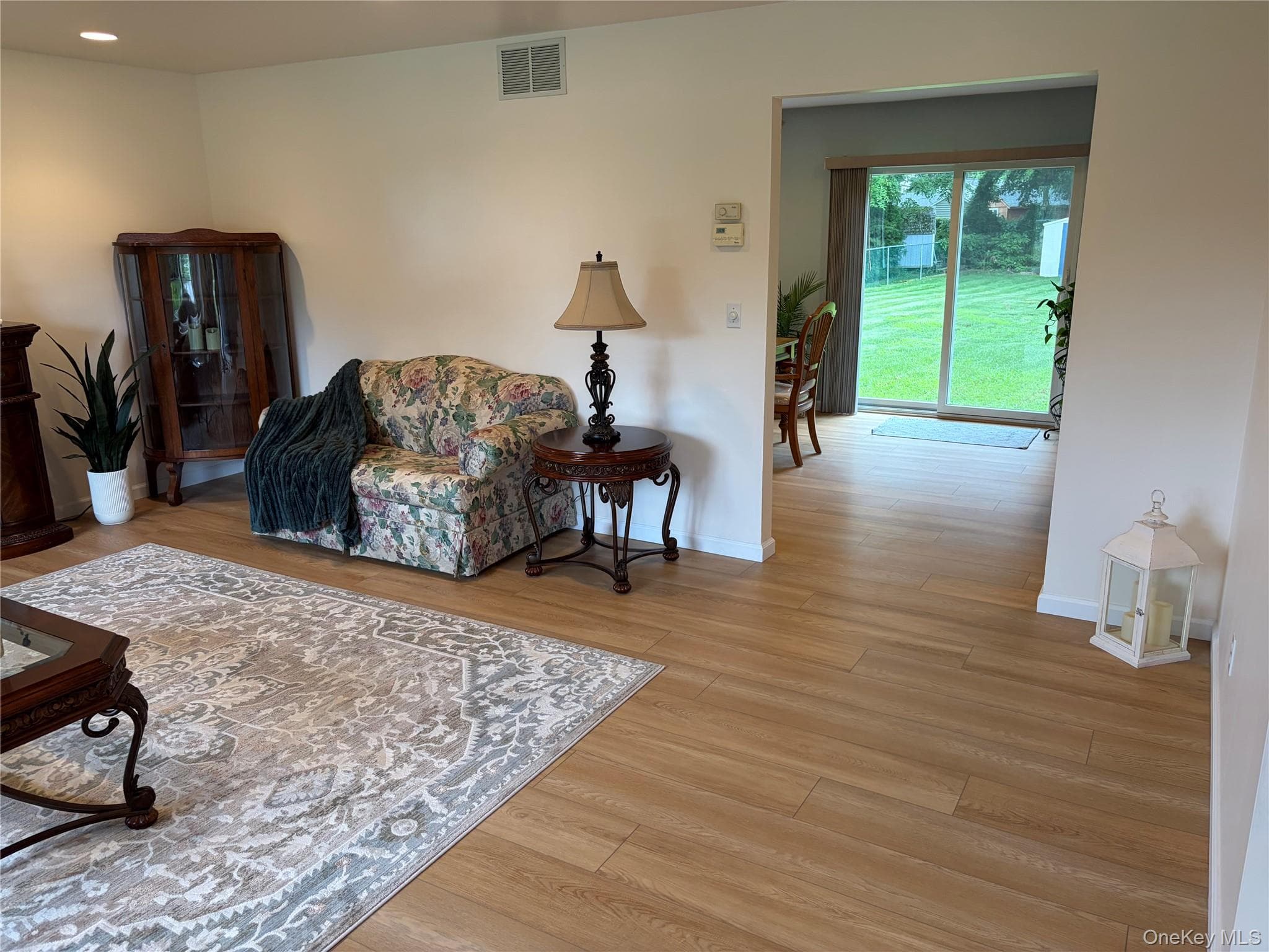 240 Lisa Drive thumbnail 5