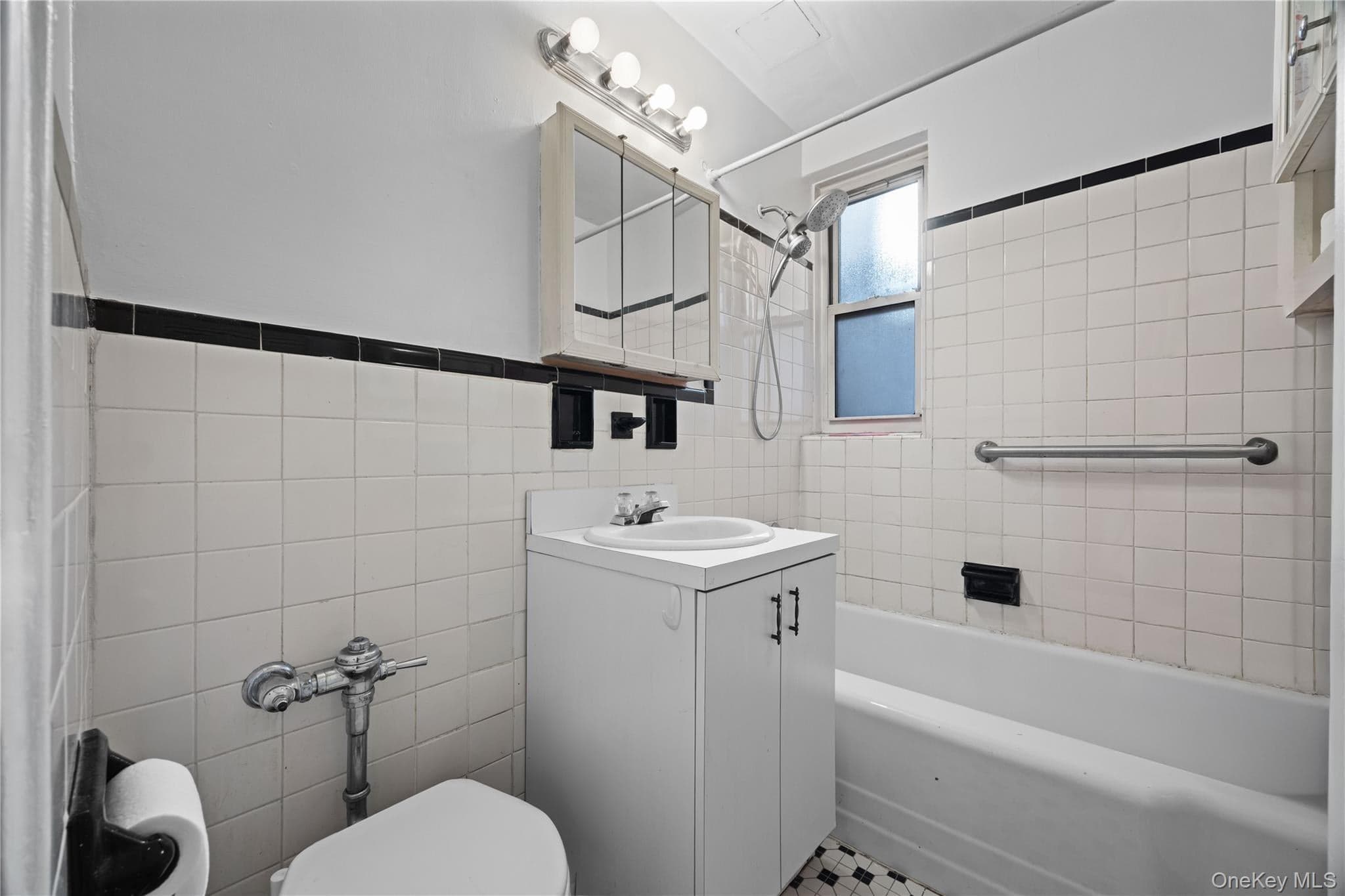 480 Riverdale Ave Unit: 2U thumbnail 13
