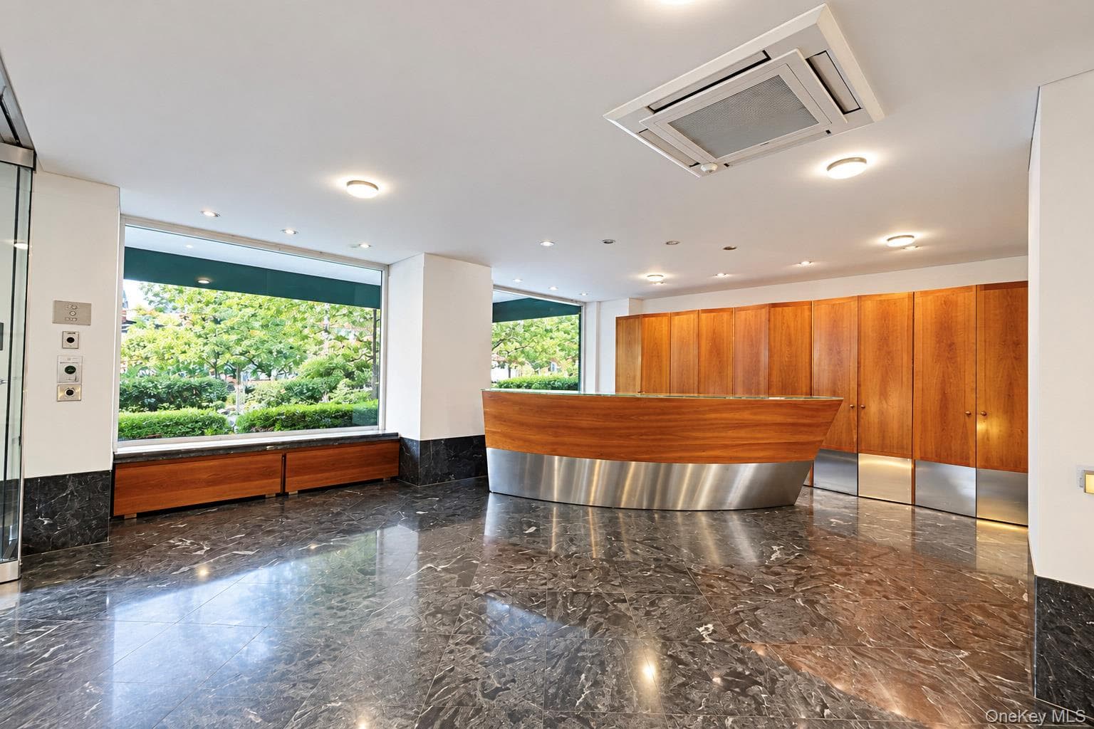 392 Central Park Unit: 2R thumbnail 3