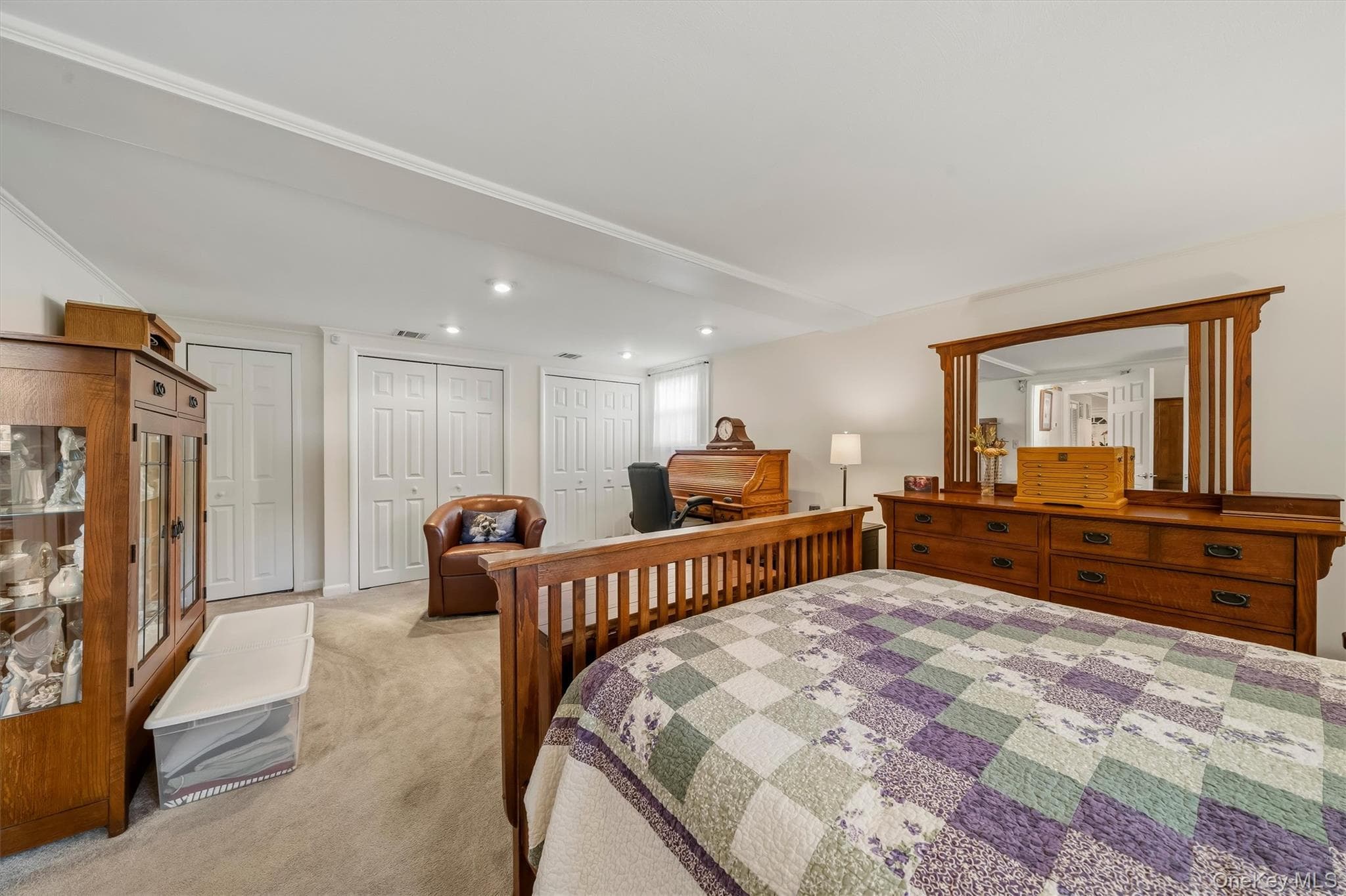 92 Capital Drive thumbnail 27