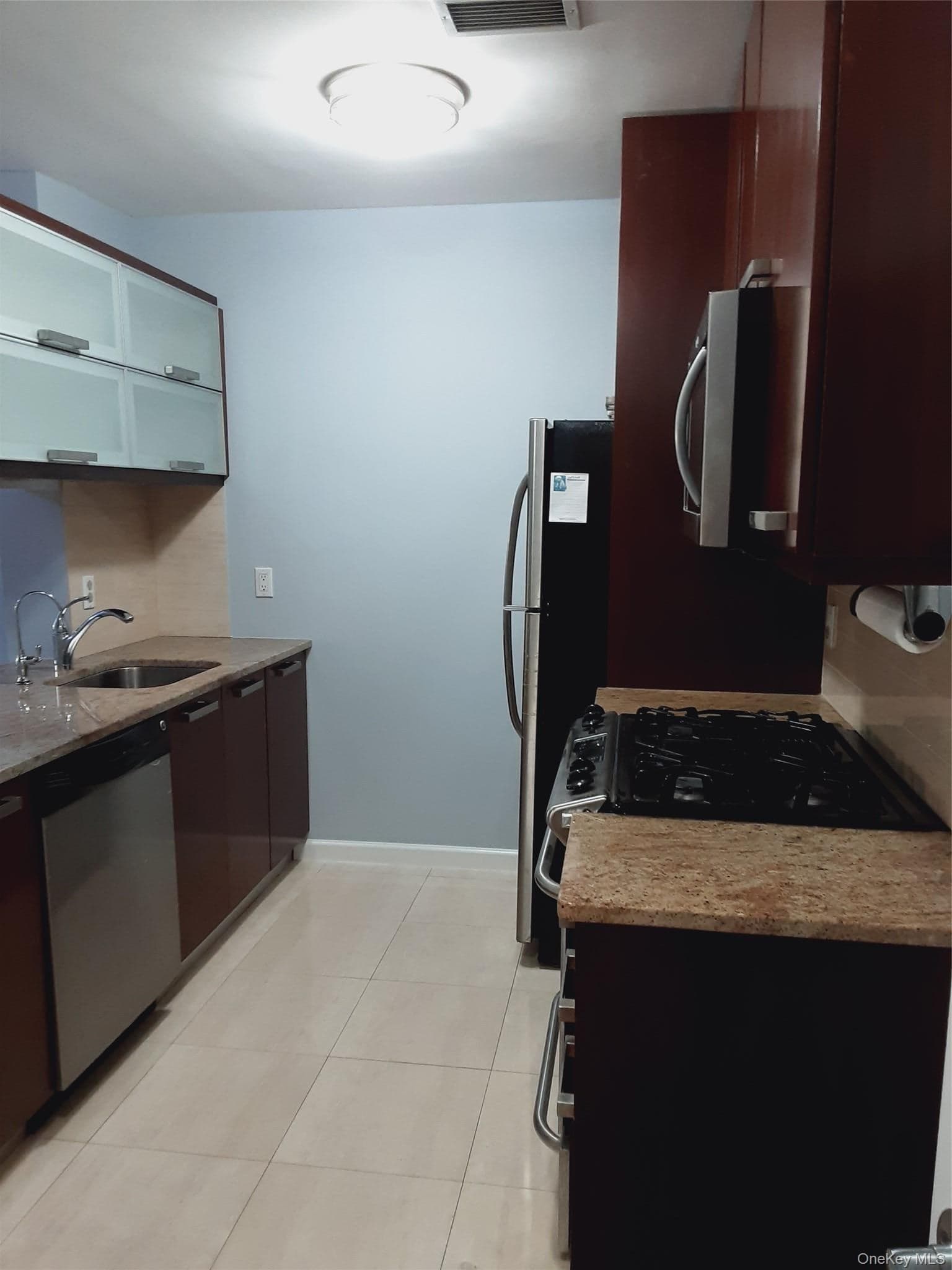 3330 61st Street Unit: 303 thumbnail 9