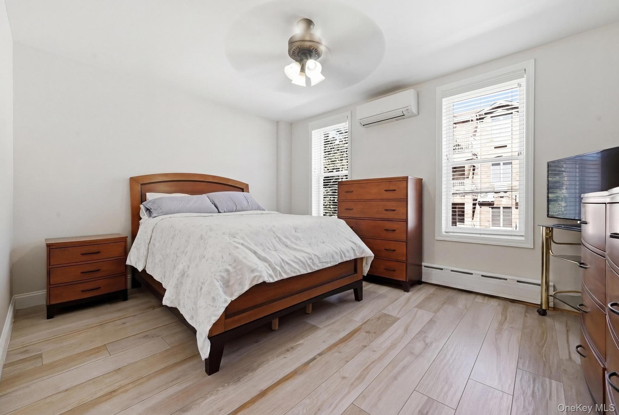 2395 E 3rd Street thumbnail 14