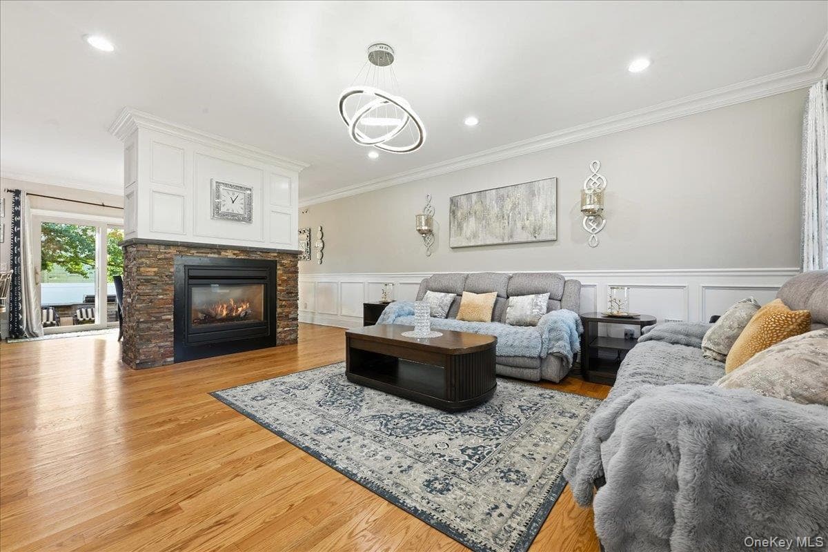 136 Oak Street thumbnail 3
