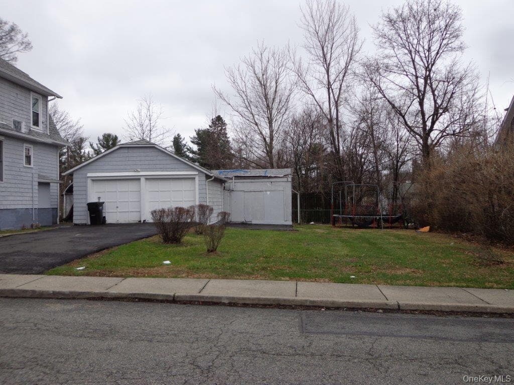 208 Saddle River Road thumbnail 2