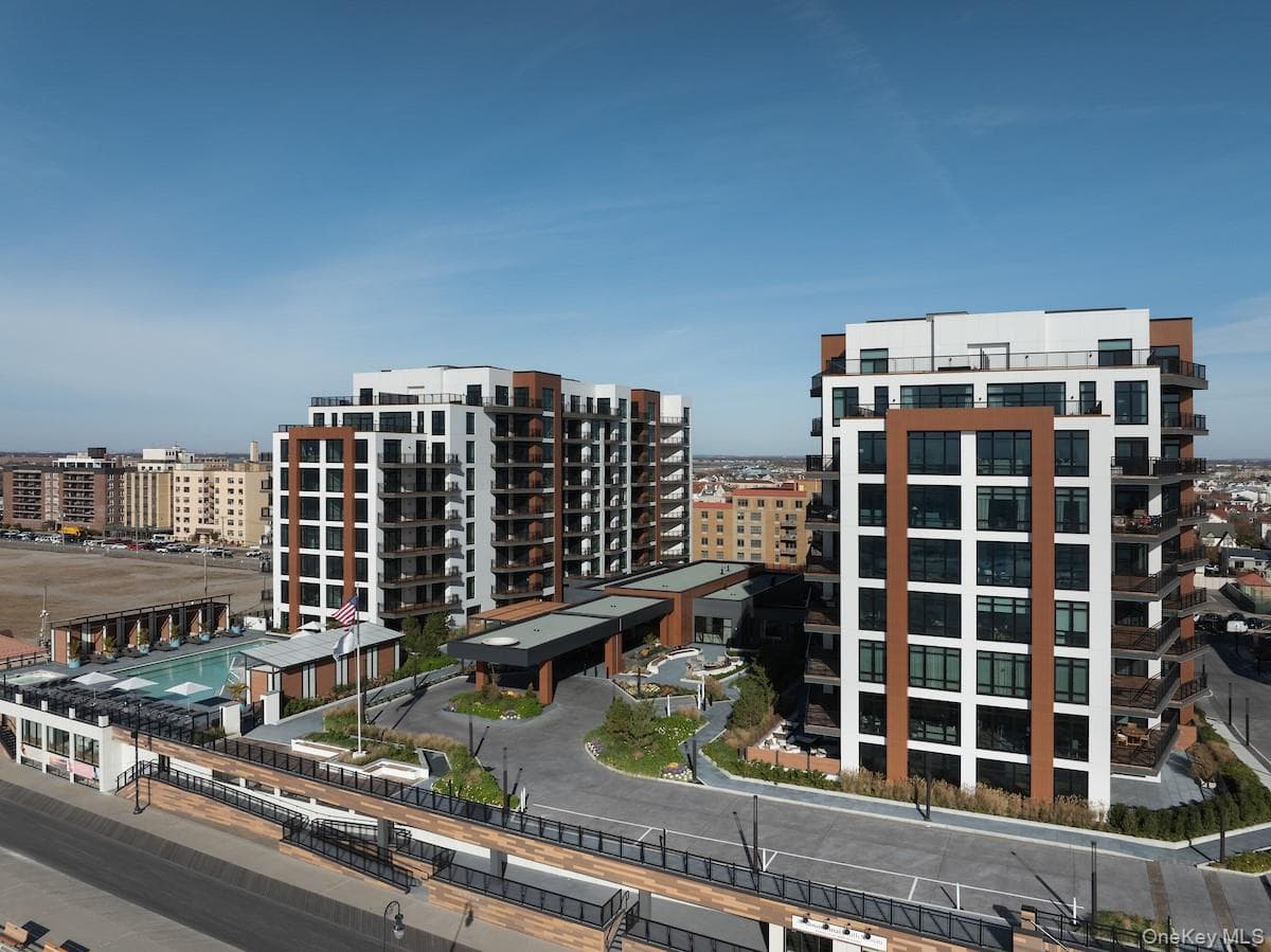 100 Boardwalk Unit: PH8 A thumbnail 11