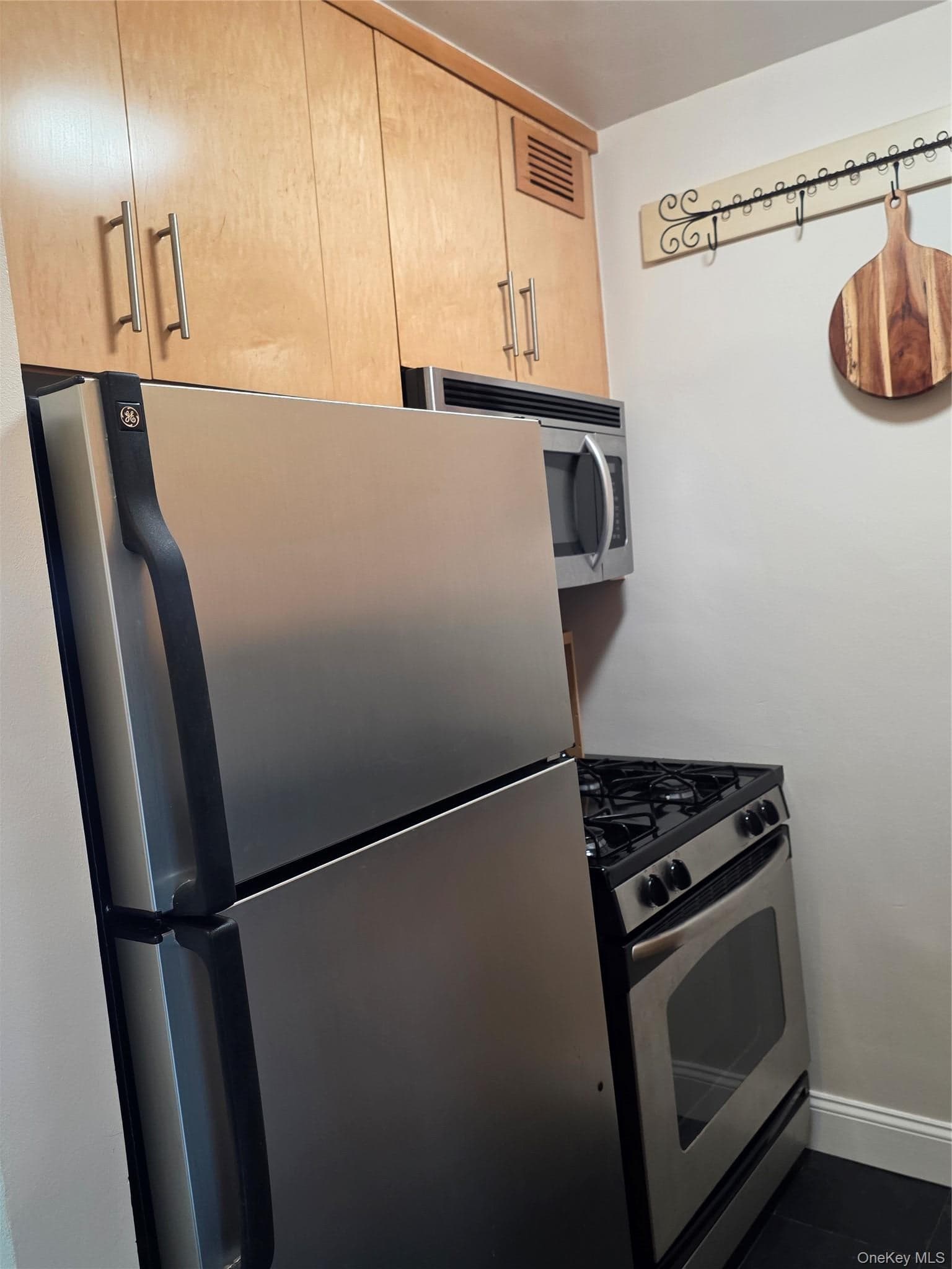 18-15 215th Street Unit: 16 C thumbnail 3