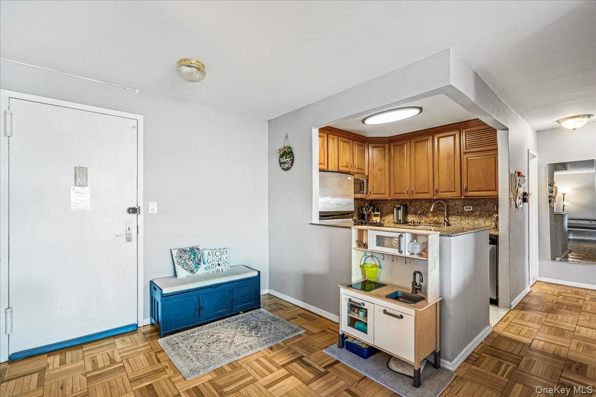 17-85 215th Street Unit: 1P thumbnail 4
