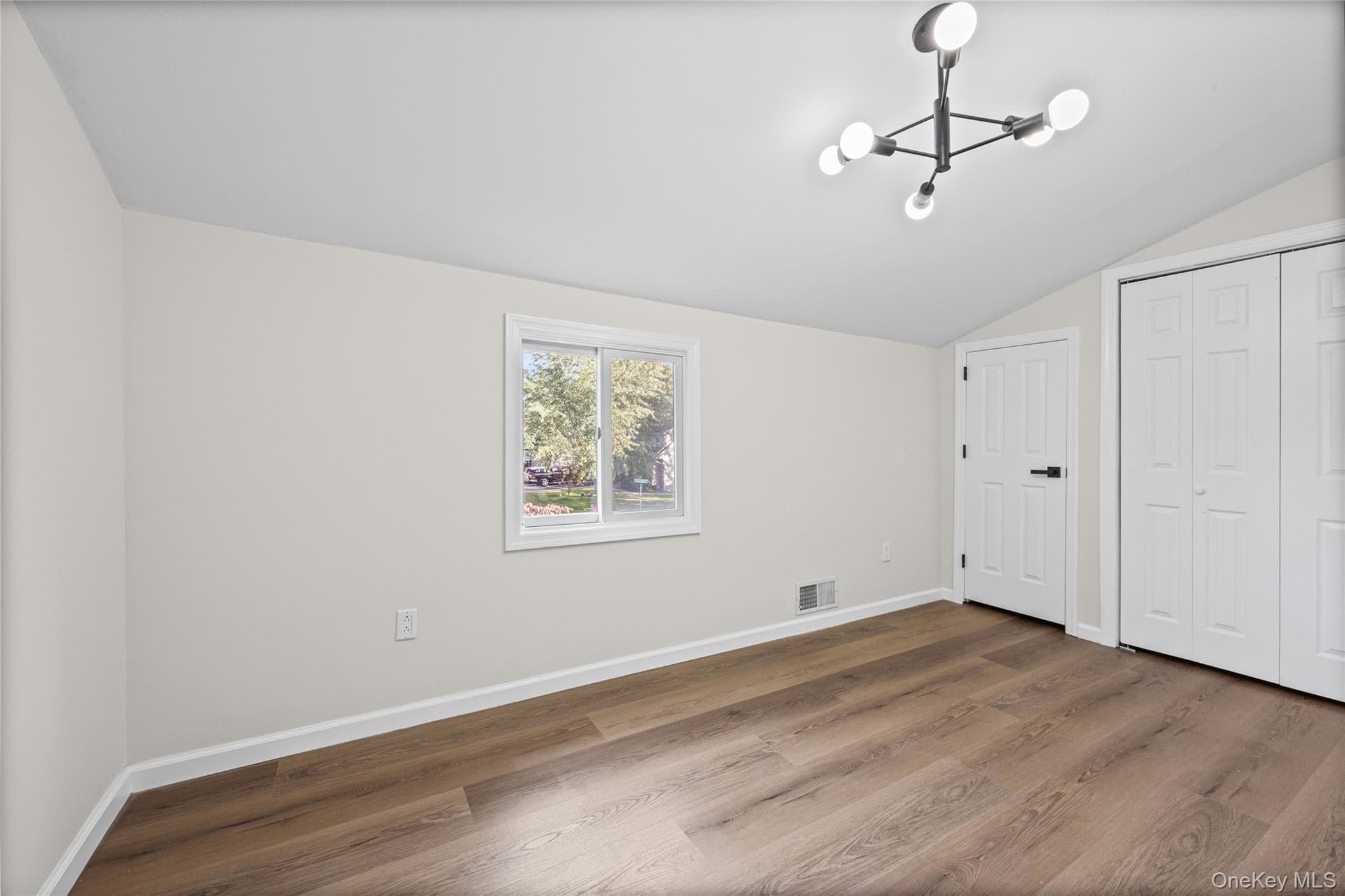163 Avondale Drive thumbnail 17