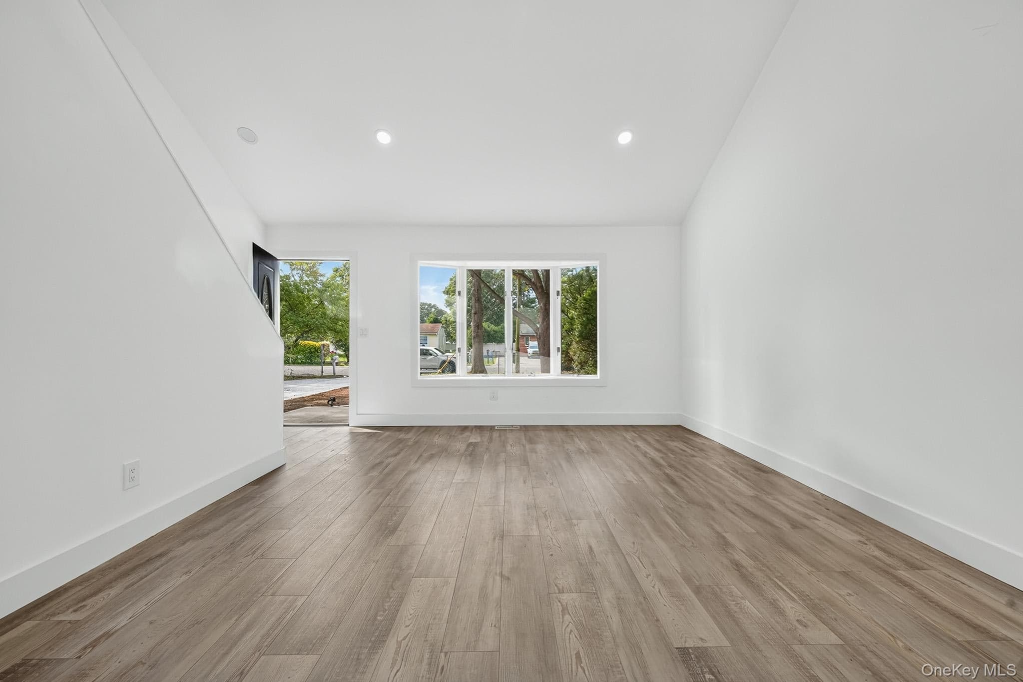 34 Pinelawn Avenue thumbnail 11