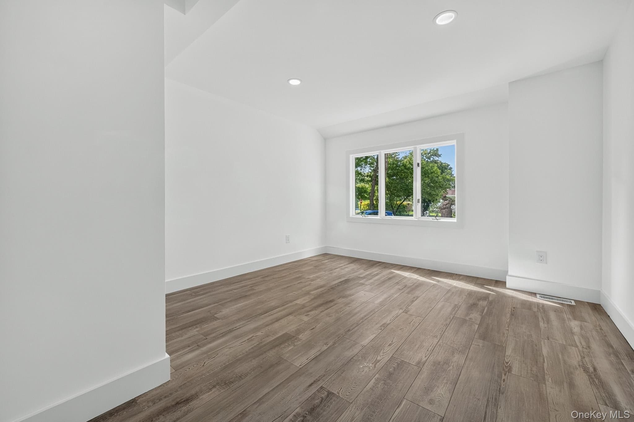 34 Pinelawn Avenue thumbnail 23