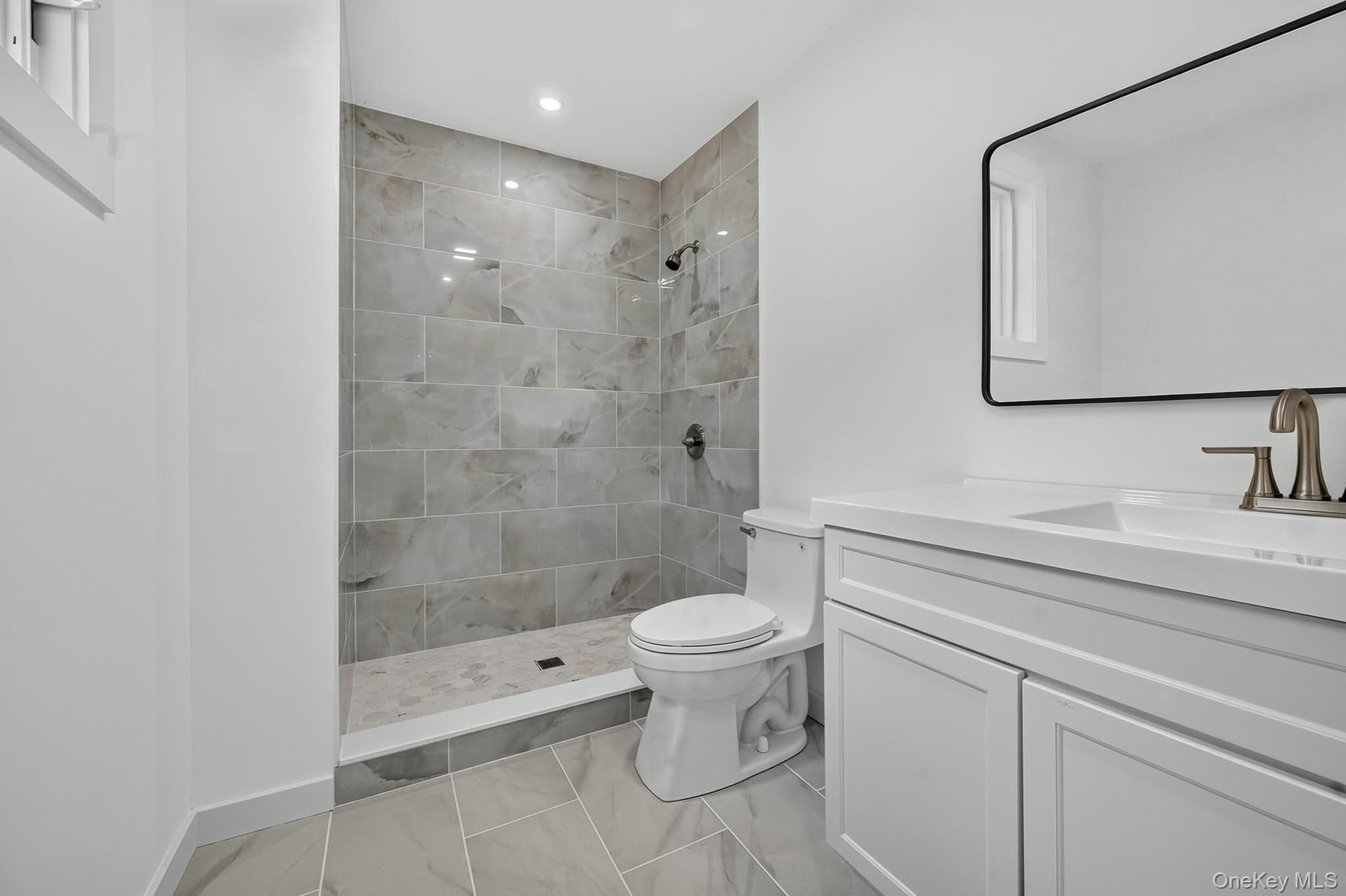 34 Pinelawn Avenue thumbnail 38
