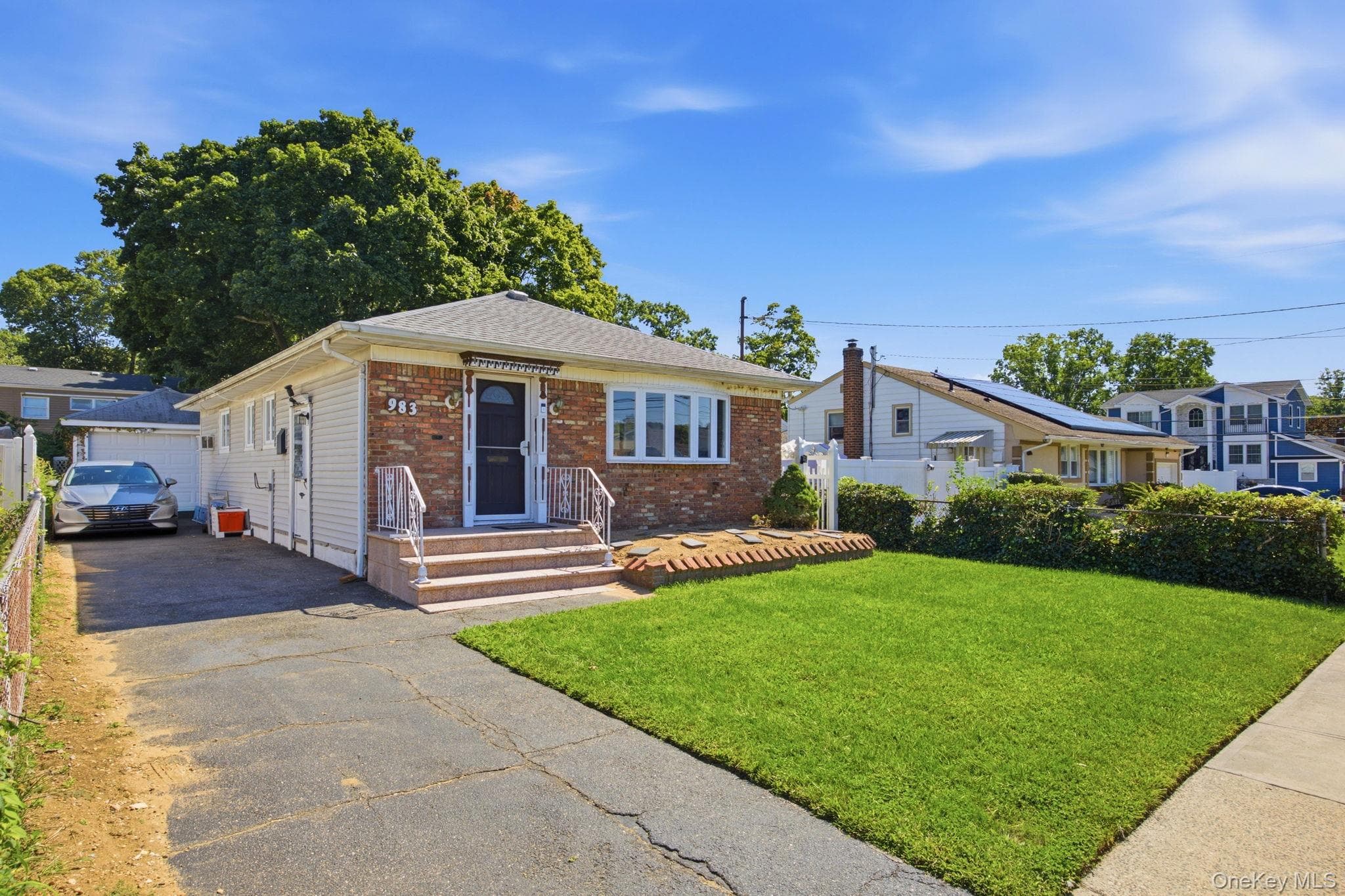 983 Cayuga Road thumbnail 2