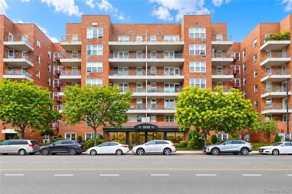 1625 Emmons Avenue Unit: DD photo 1