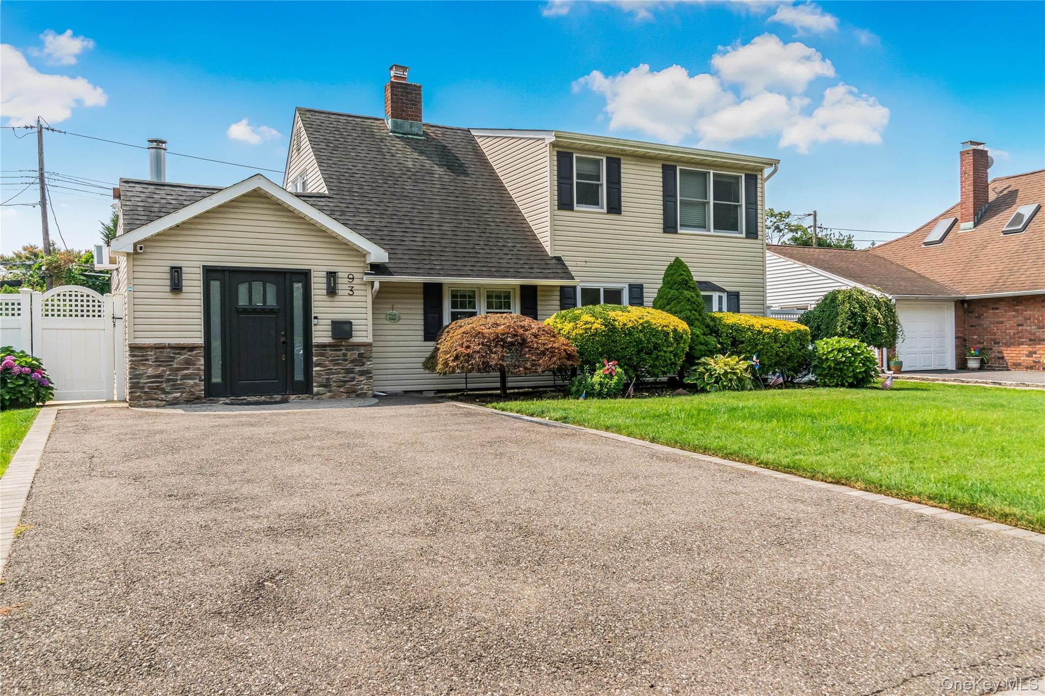 93 Duckpond Drive photo 1