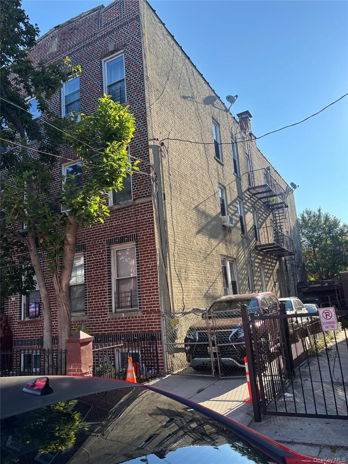 439 E 45th Street thumbnail 2