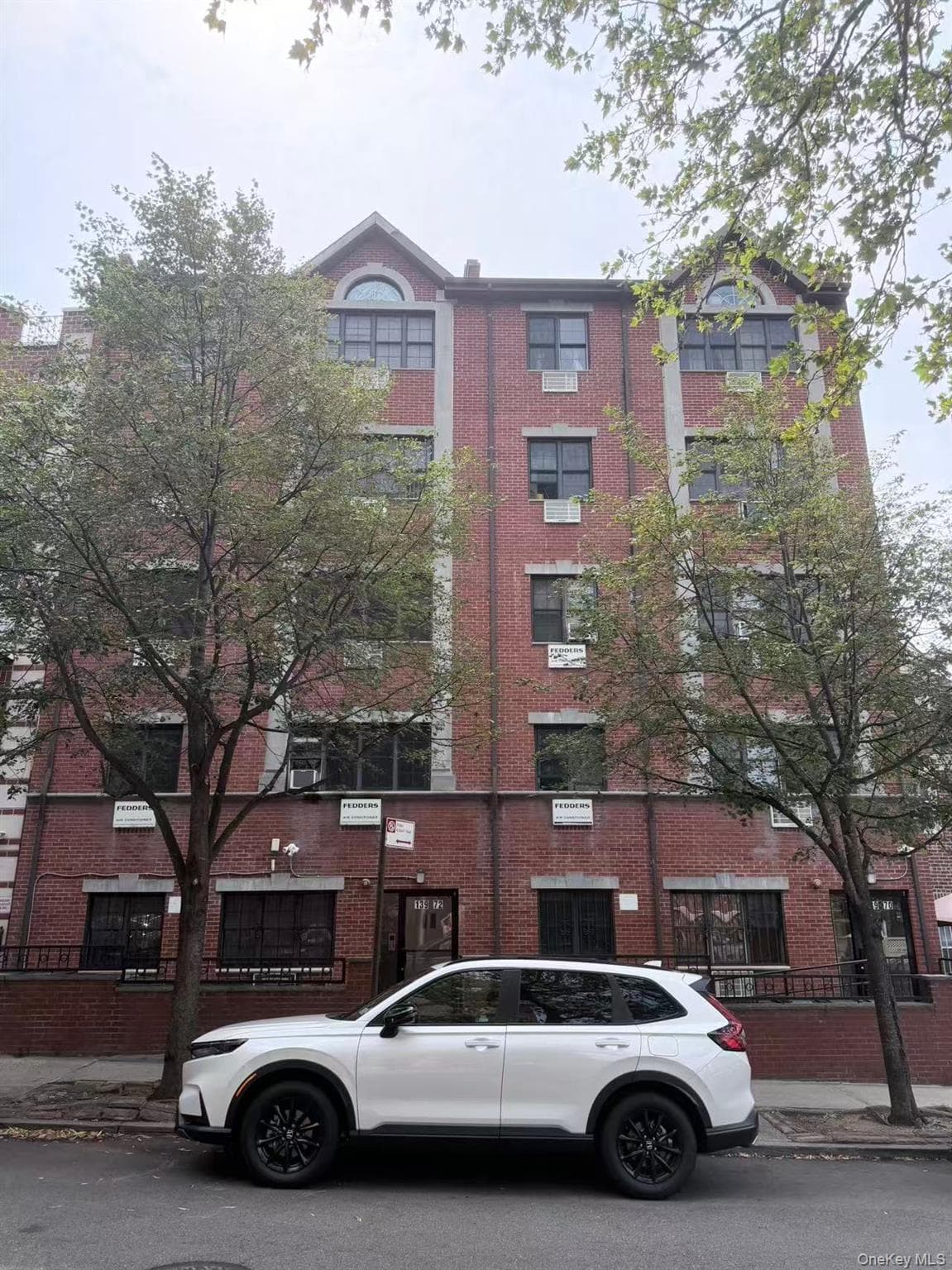 139-70 Pershing Crescent, Briarwood
