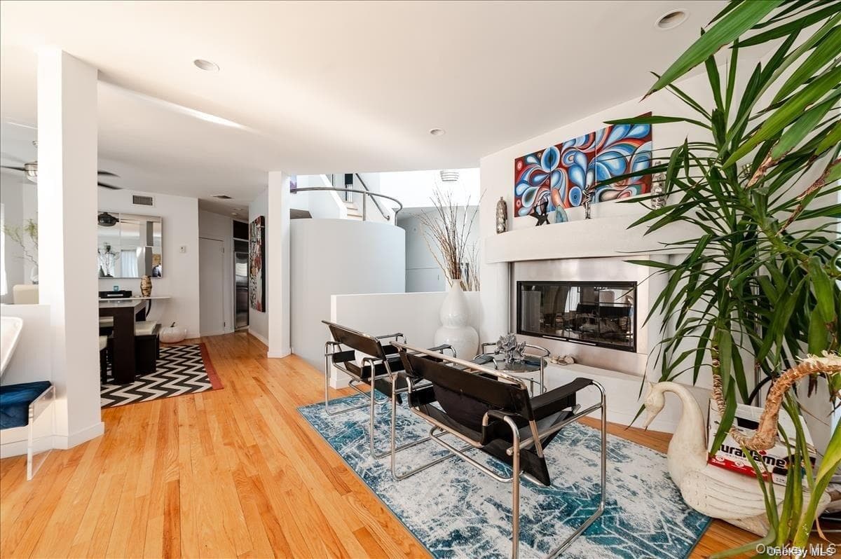 17 New York Avenue Unit: House thumbnail 4