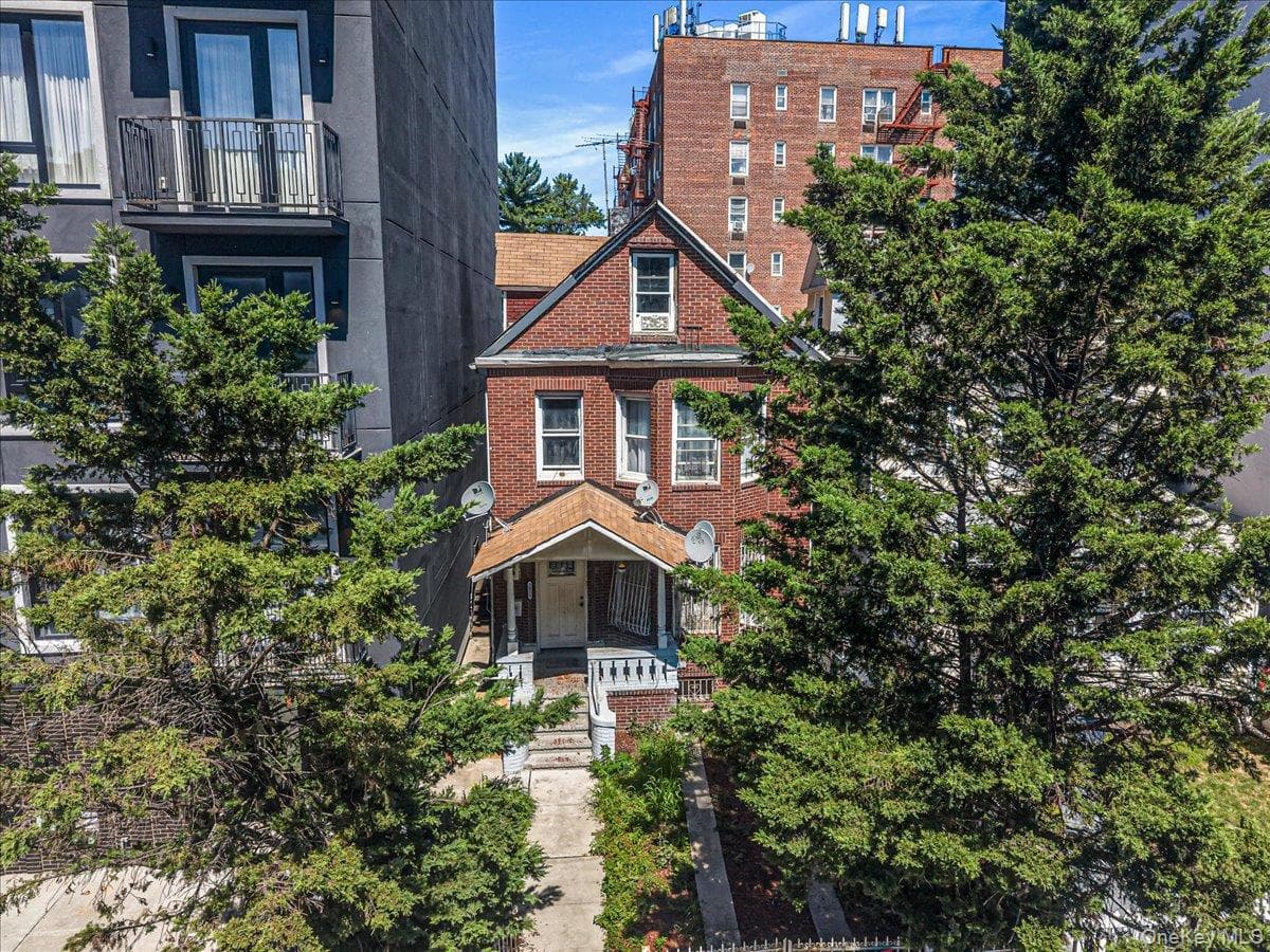 2811 Clarendon Road thumbnail 2