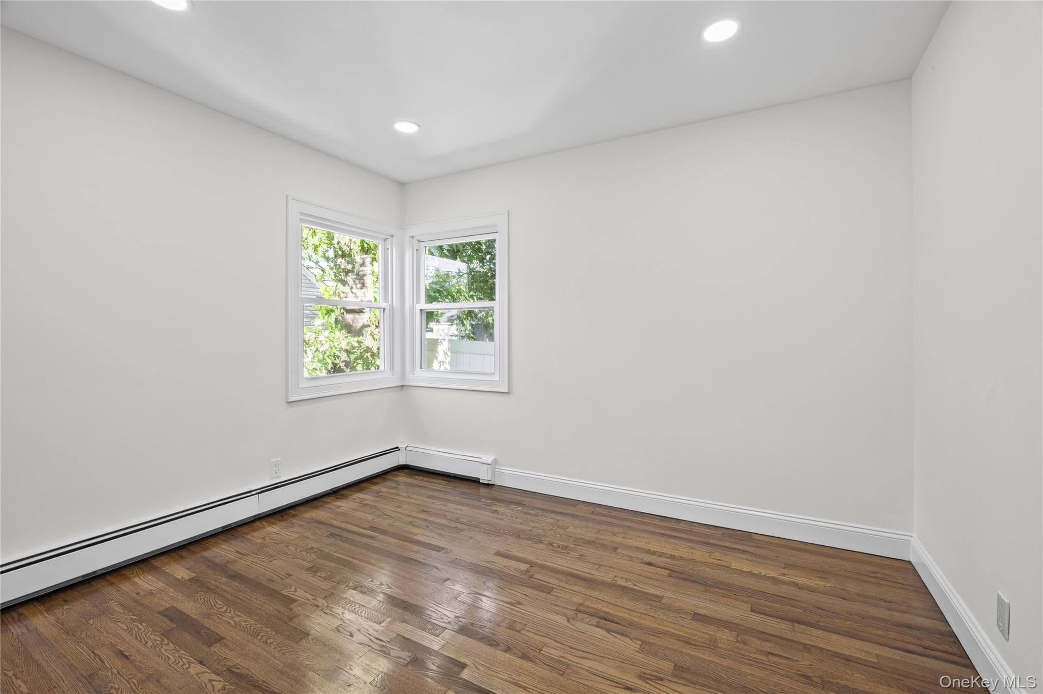 843 Jerusalem Avenue thumbnail 14