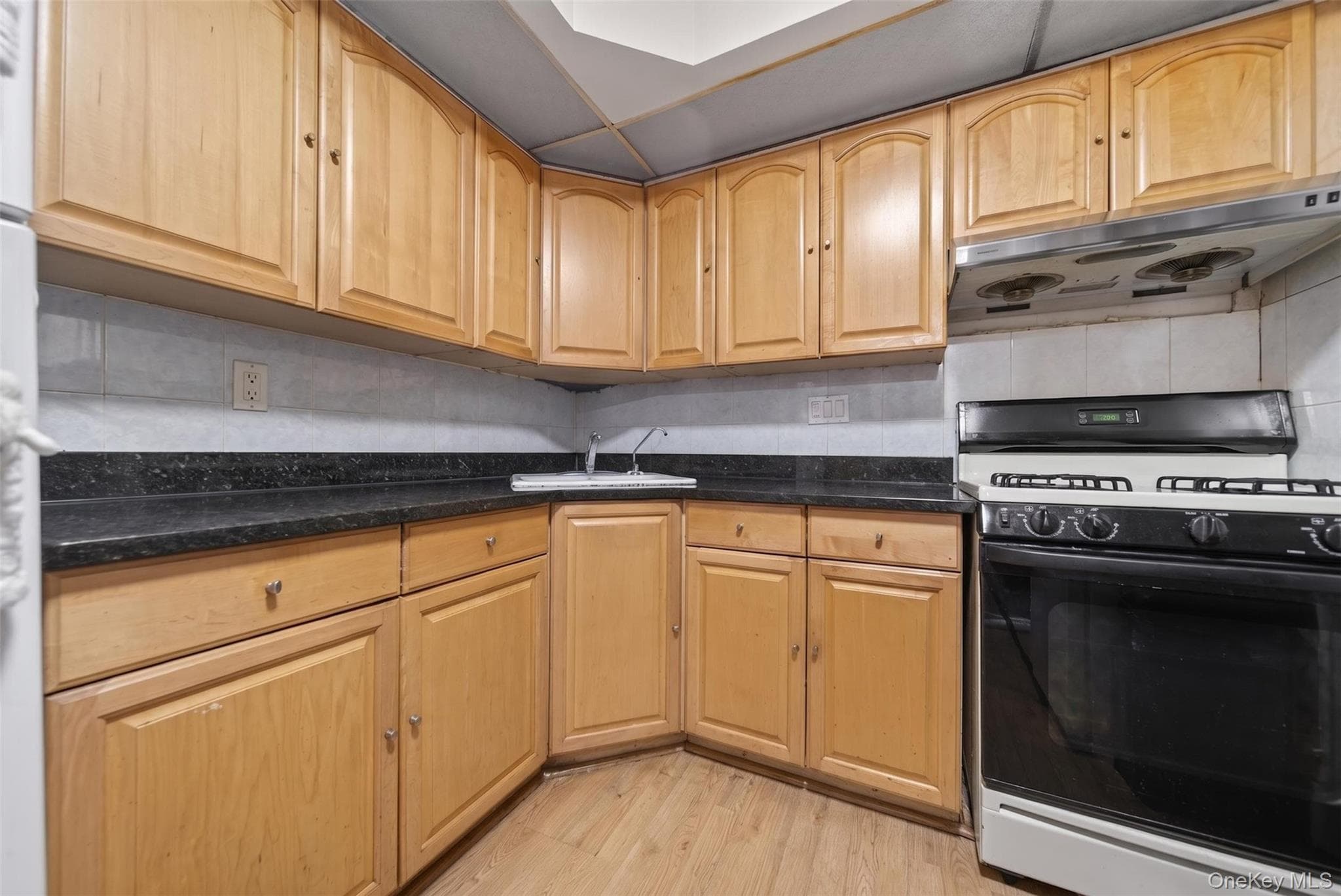 140-44 34th Avenue Unit: 2C thumbnail 4