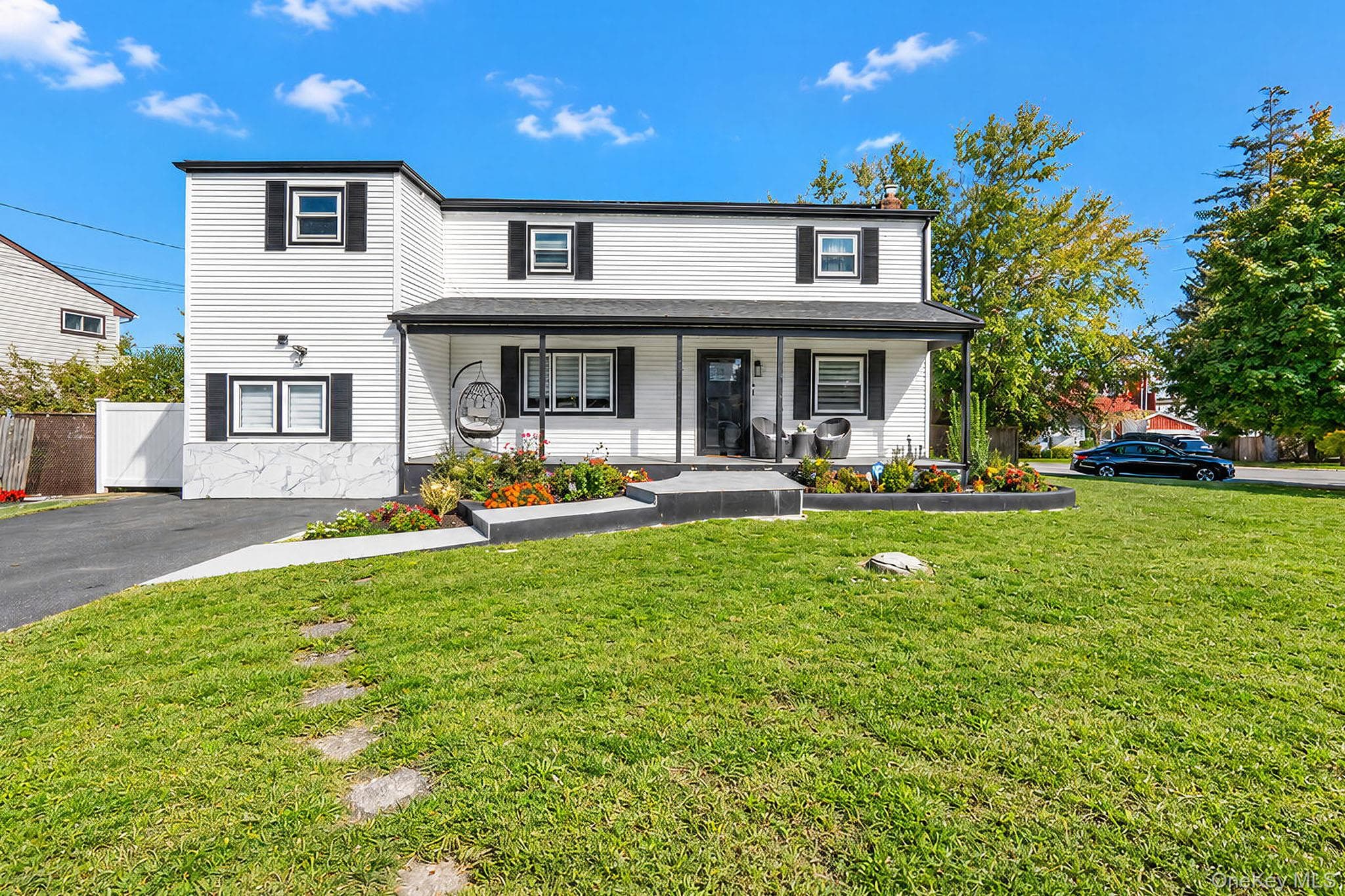 6 S Arizona Road, West Babylon