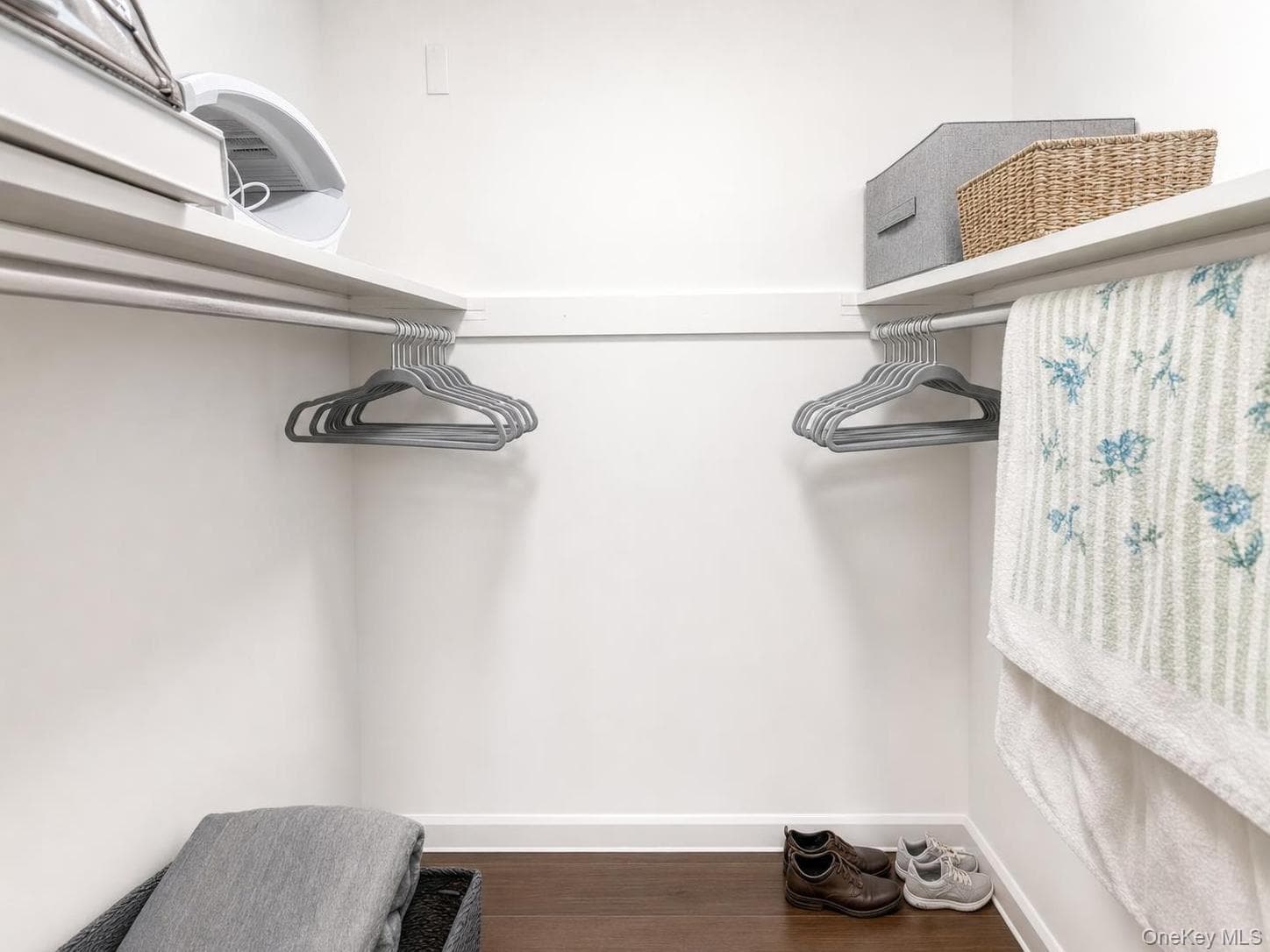 408 Carpenter Avenue Unit: 4 thumbnail 20
