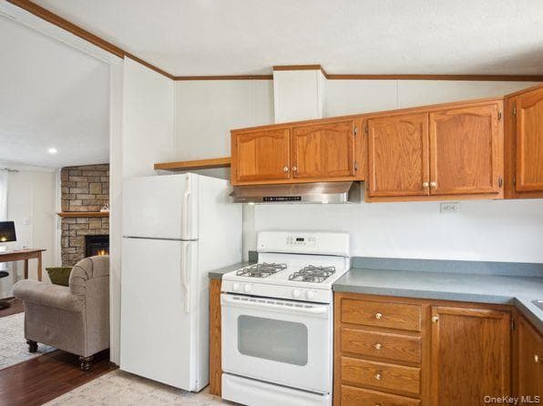 337 Three Mile Harbo Rd Unit: 10 thumbnail 16