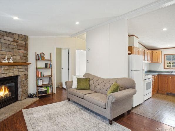 337 Three Mile Harbo Rd Unit: 10 thumbnail 2
